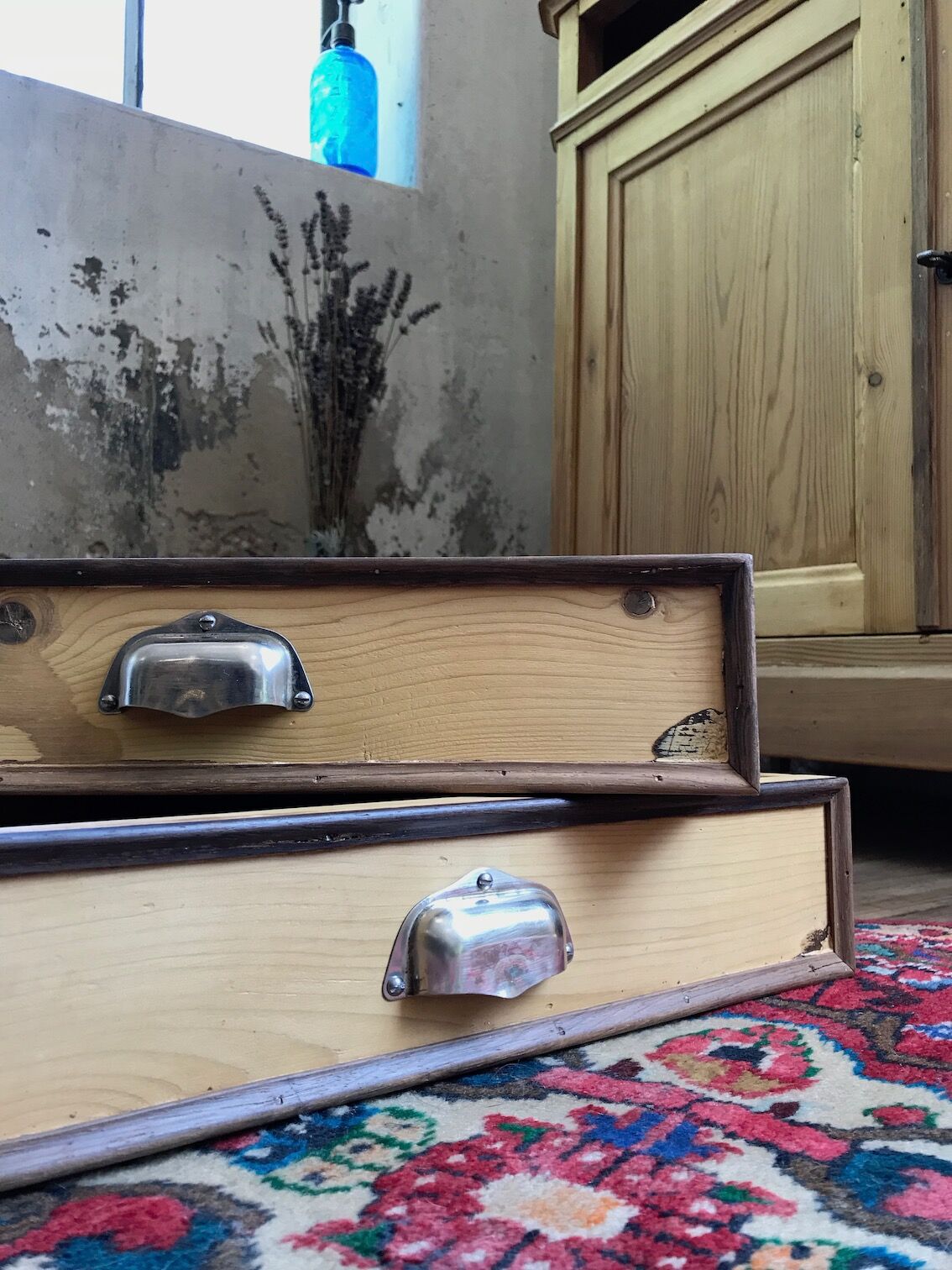 Buffet two bodies in raw pine