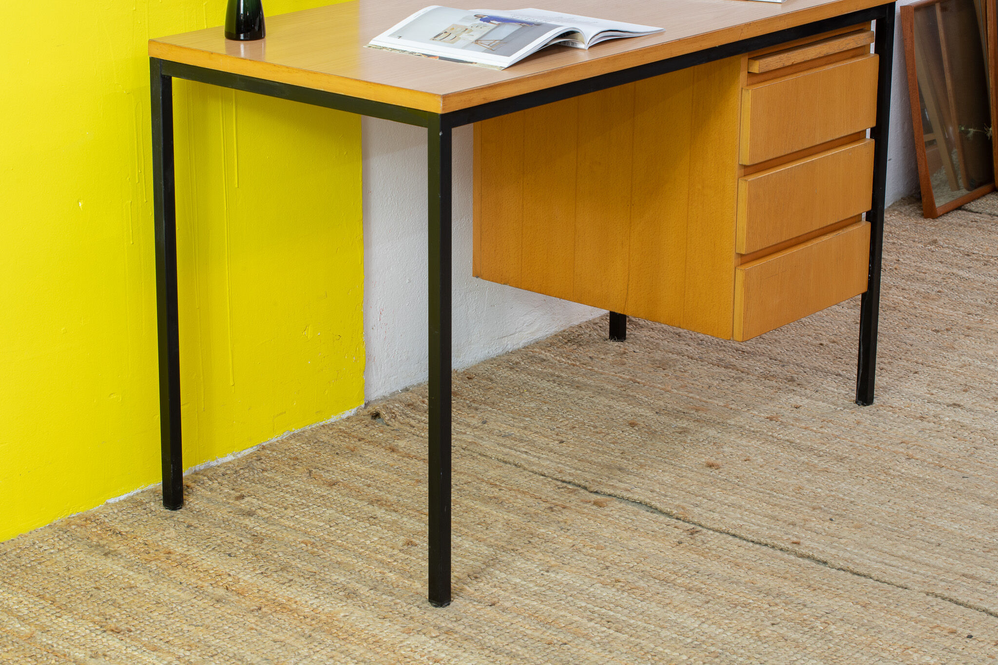 Bureau scandinave vintage – 120.5 cm