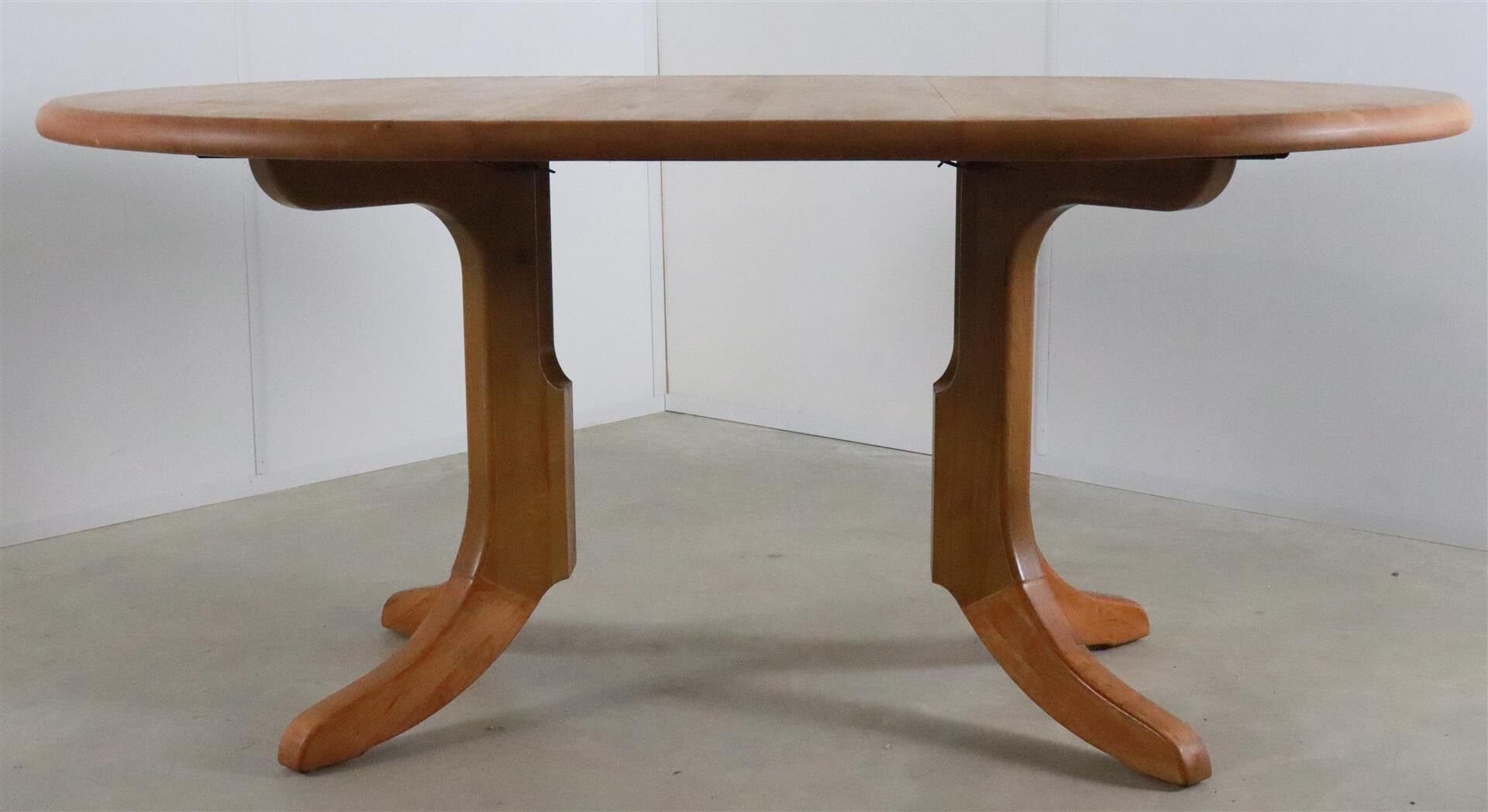 Round Danish Design dining room table extendable 'Auenwald'