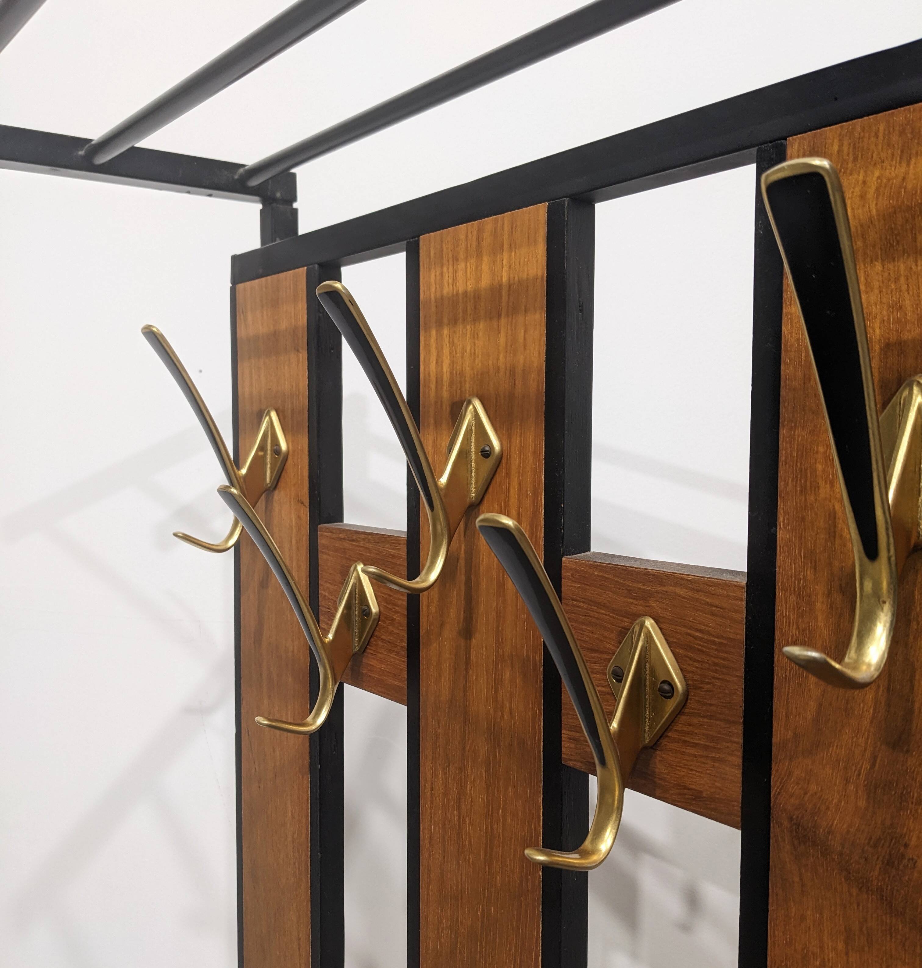 Porte-manteau vintage avec coffre et miroir