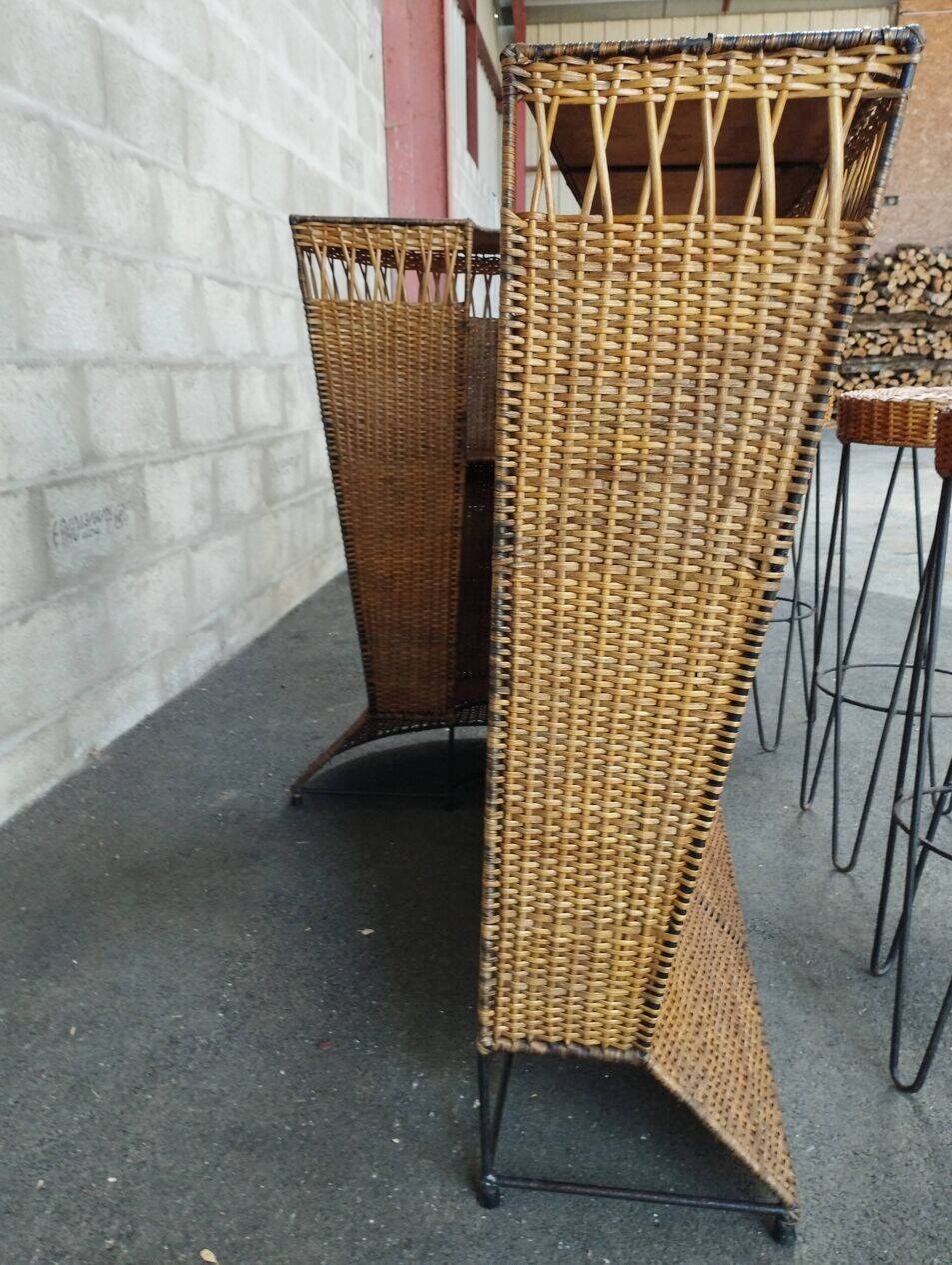 Vintage rattan and metal bar and its stools.