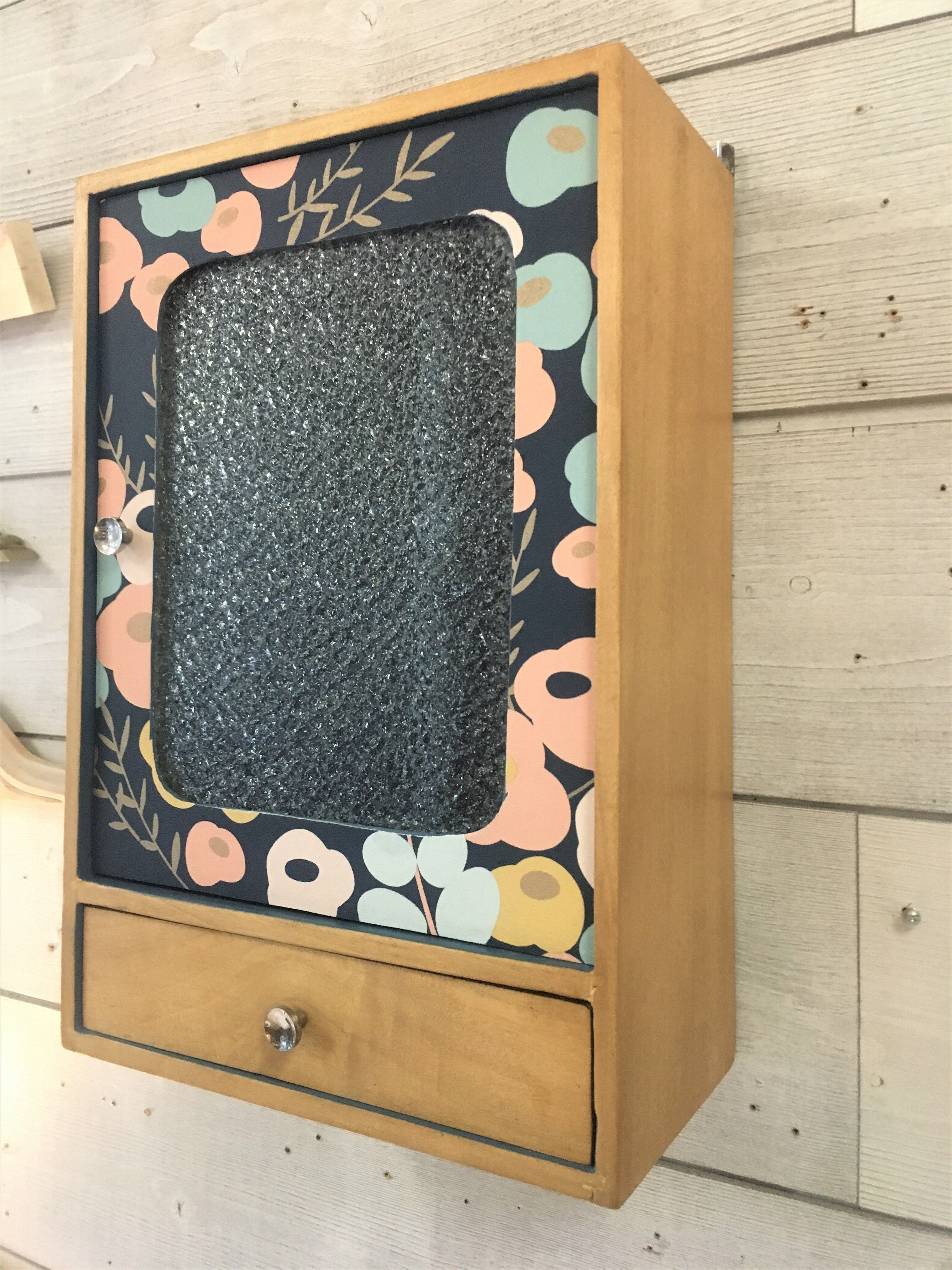 Wall-mounted toilet cabinet