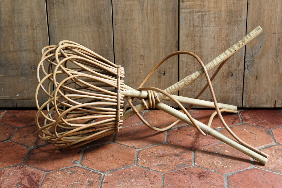 Wicker plant stand