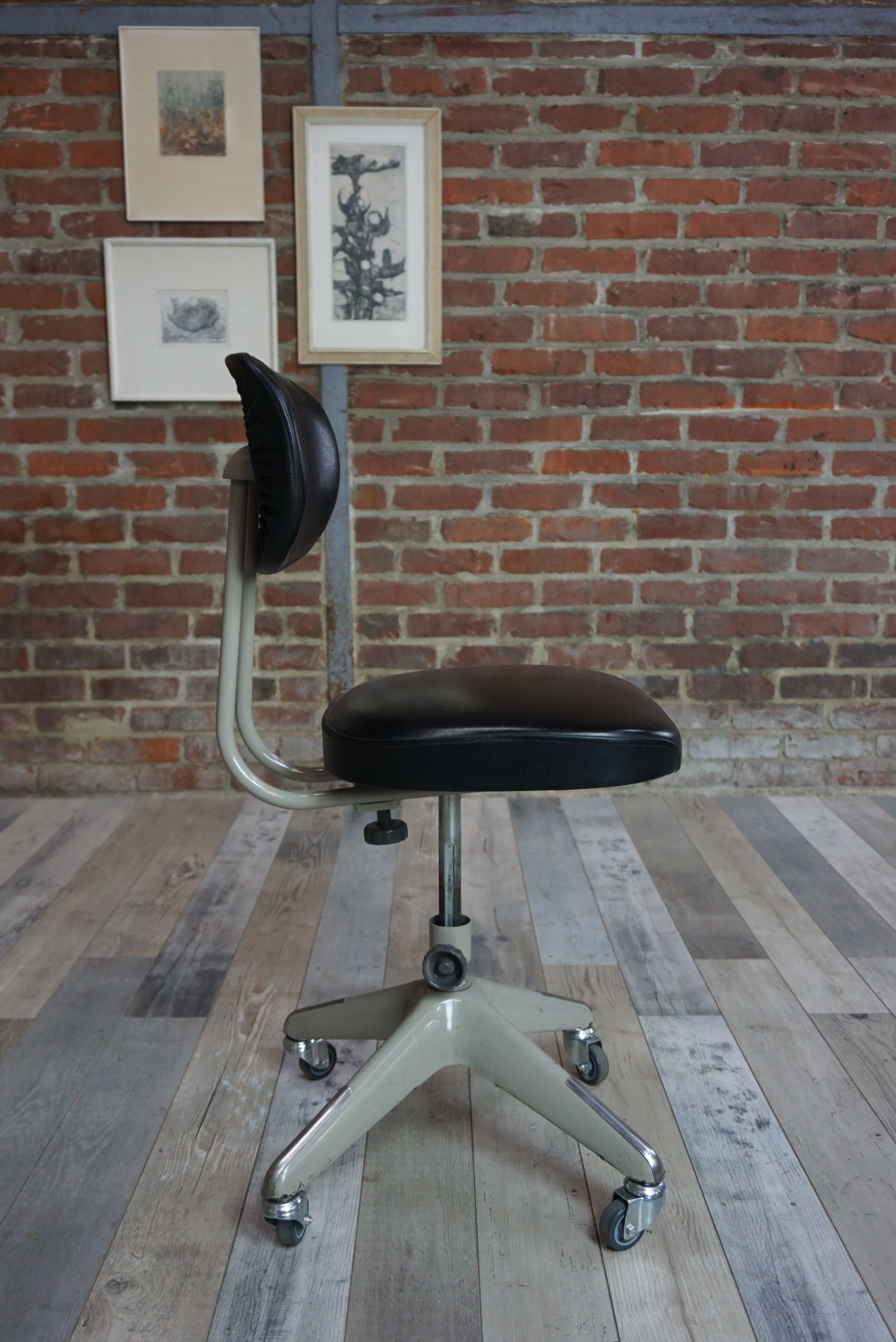Chaise de bureau Okamura de 1971