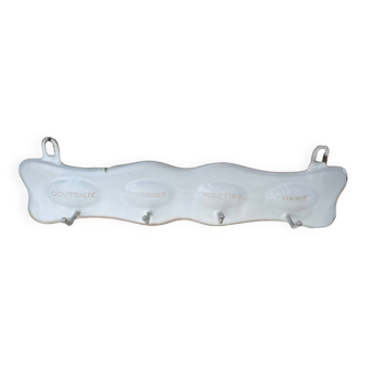 Enamelled sheet metal with inscriptions and hooks