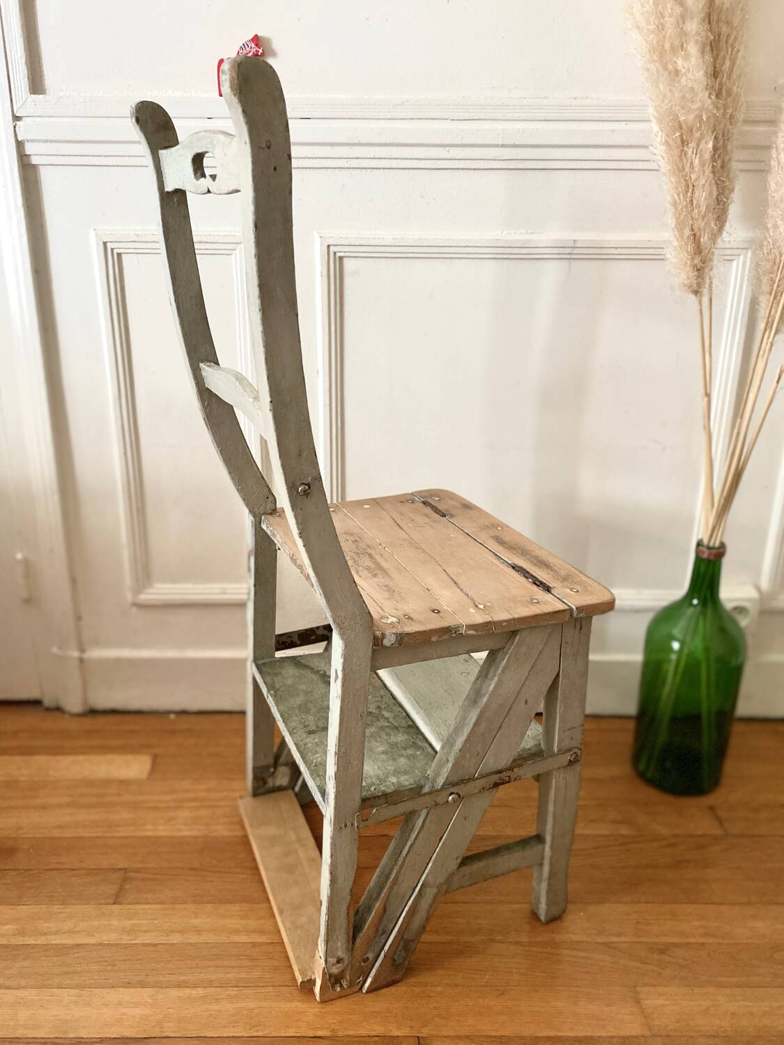 Transformable stepladder chair