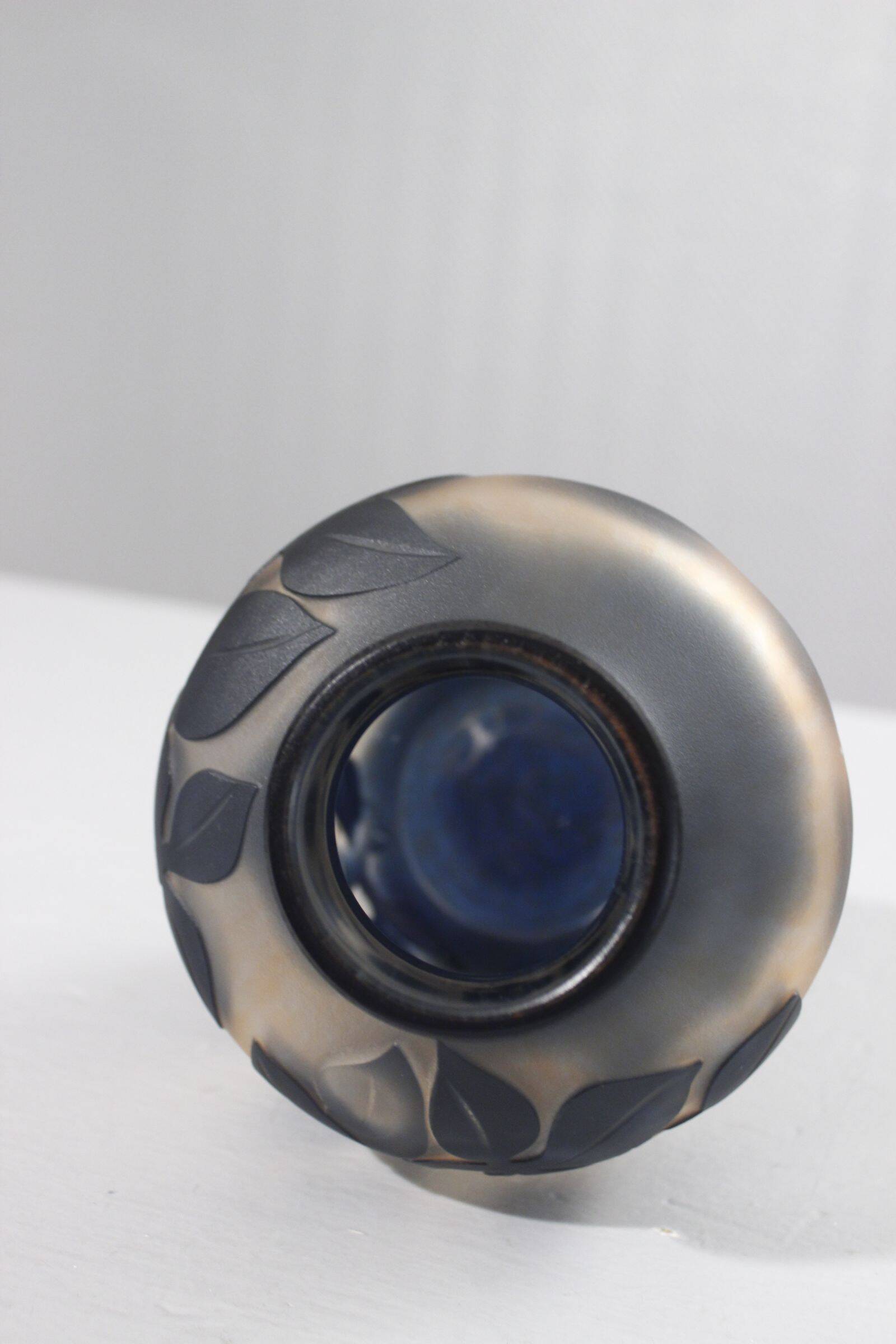 Vianne France vase with birds, acid-etched glass, 20th century.