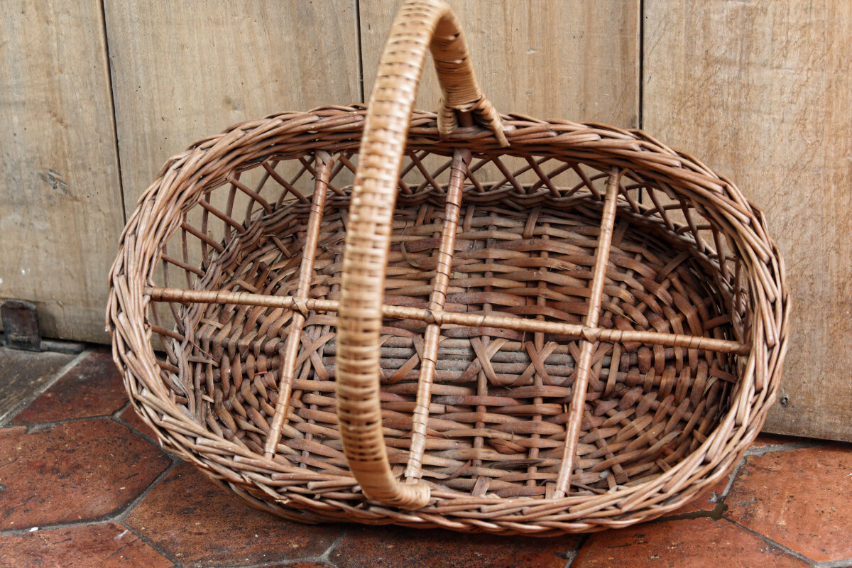 Wicker bottle basket