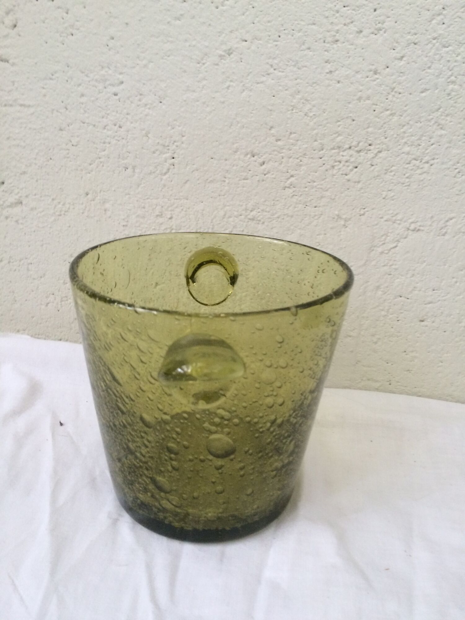 The 1970s vintage blown glass ice bucket