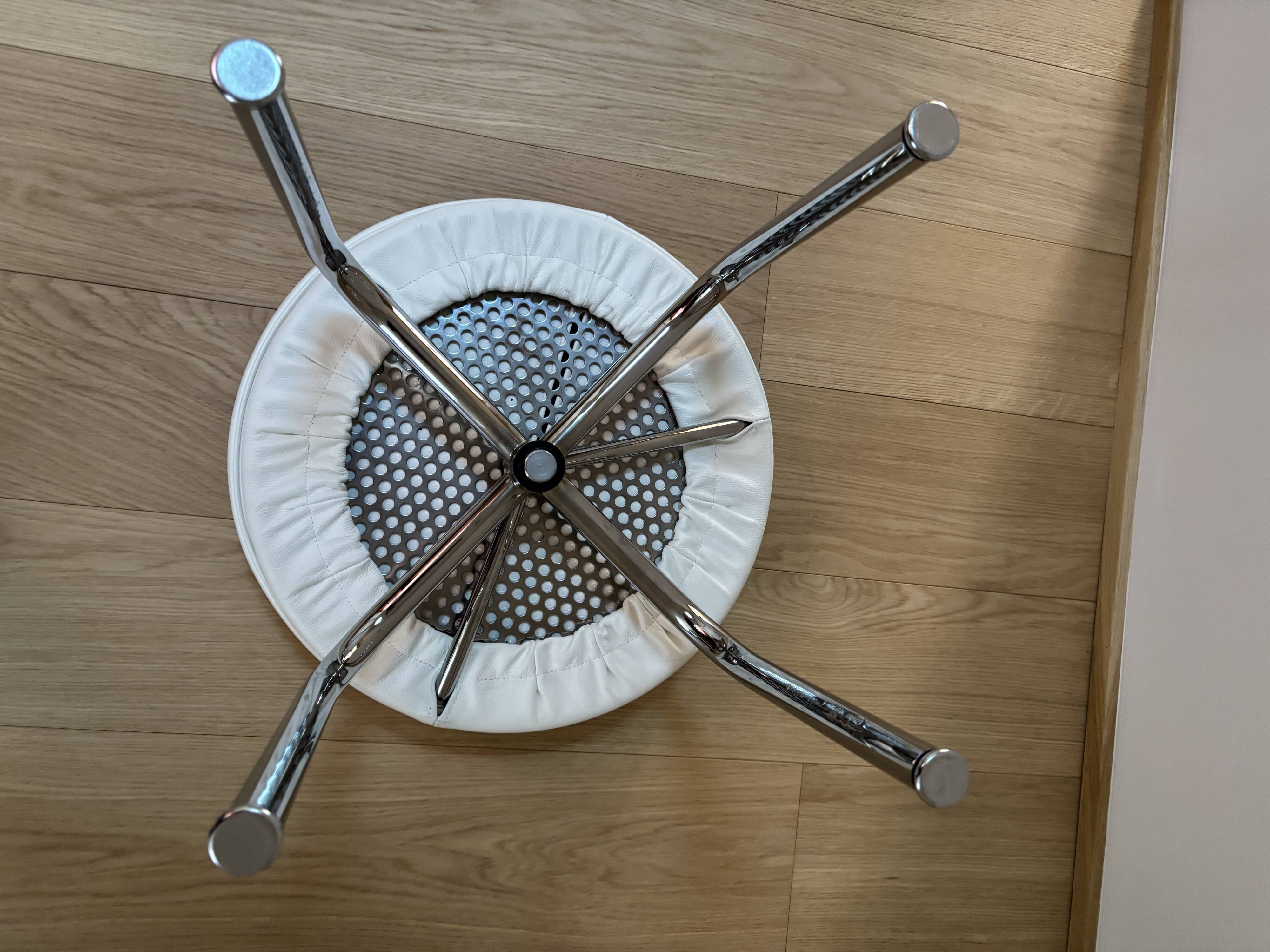 LC8 swivel stool Cassina