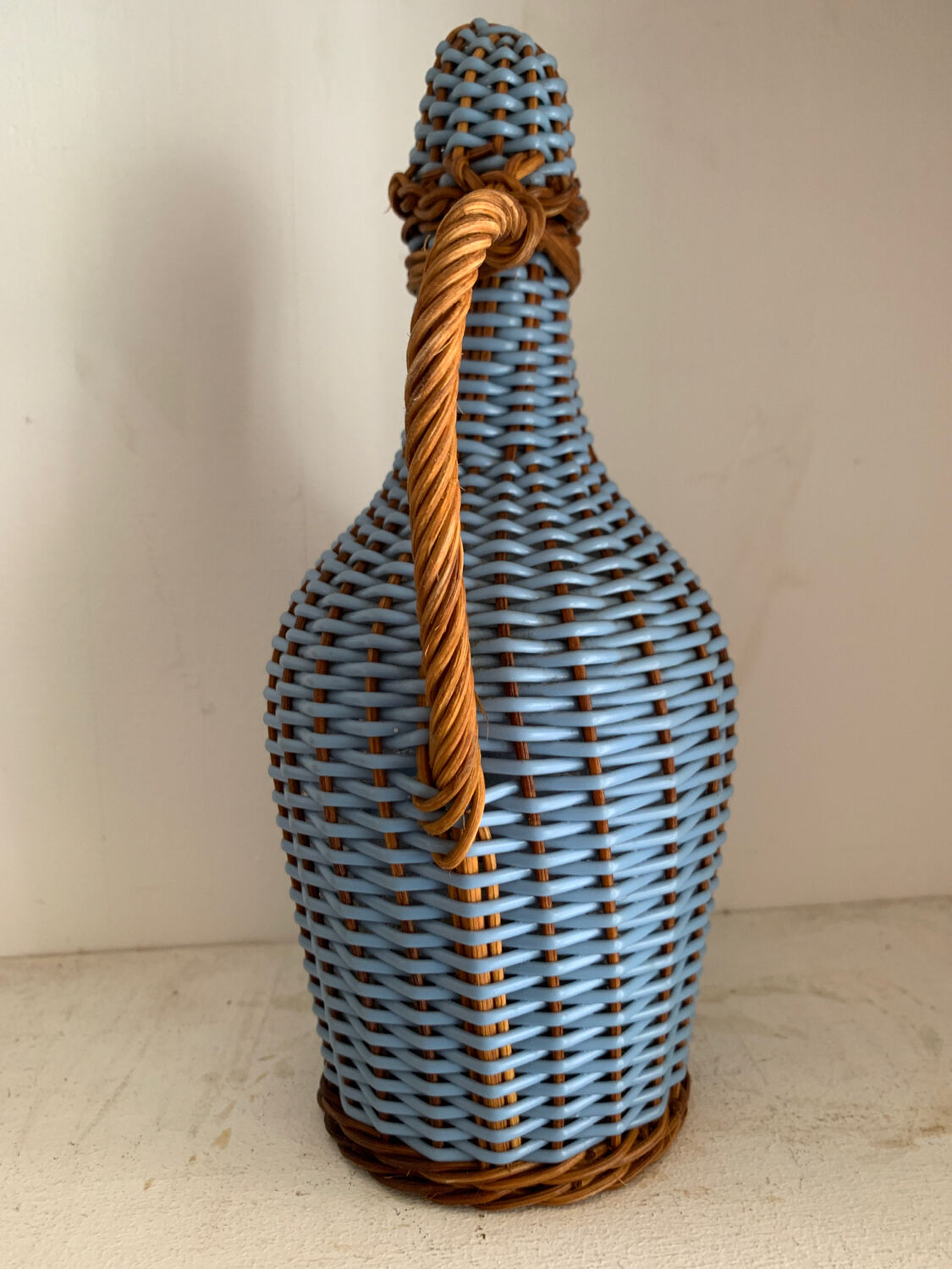 Rattan and scoubidou bottle