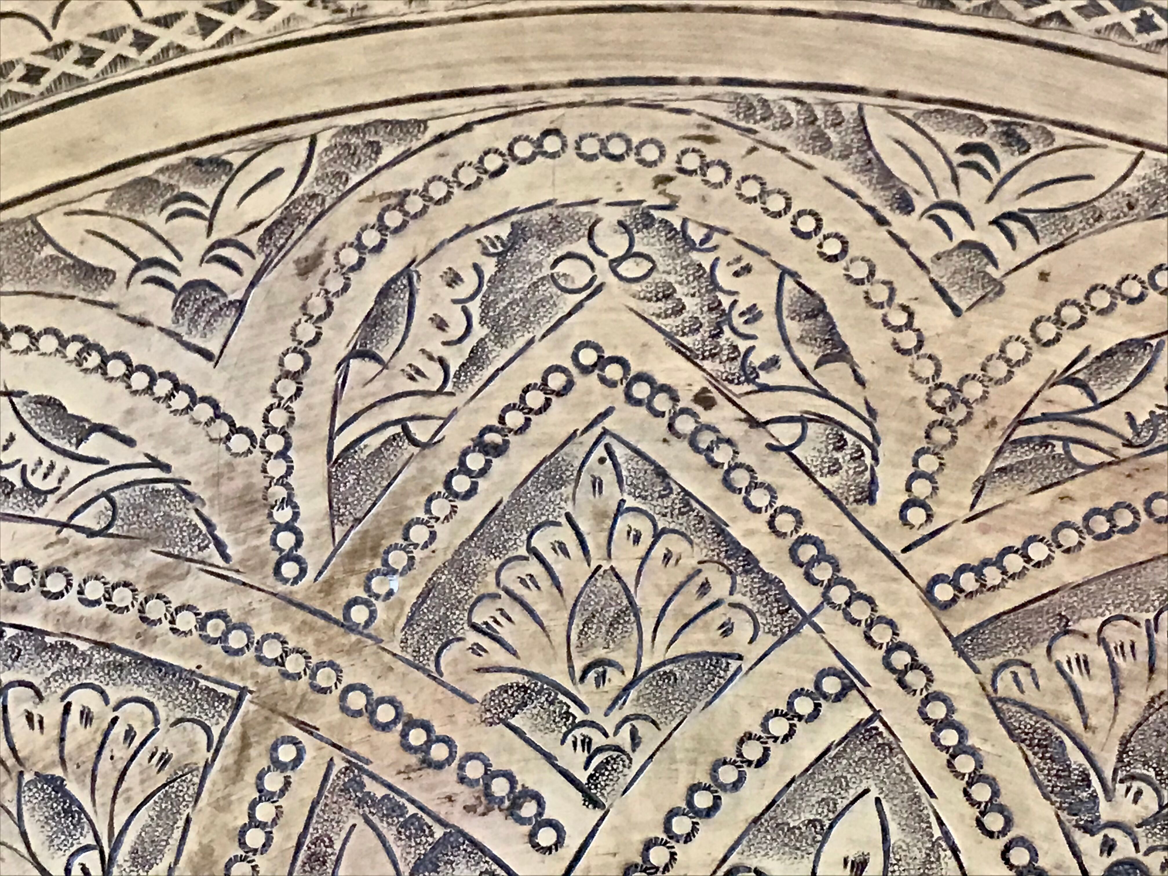 44cm chiseled brass tray