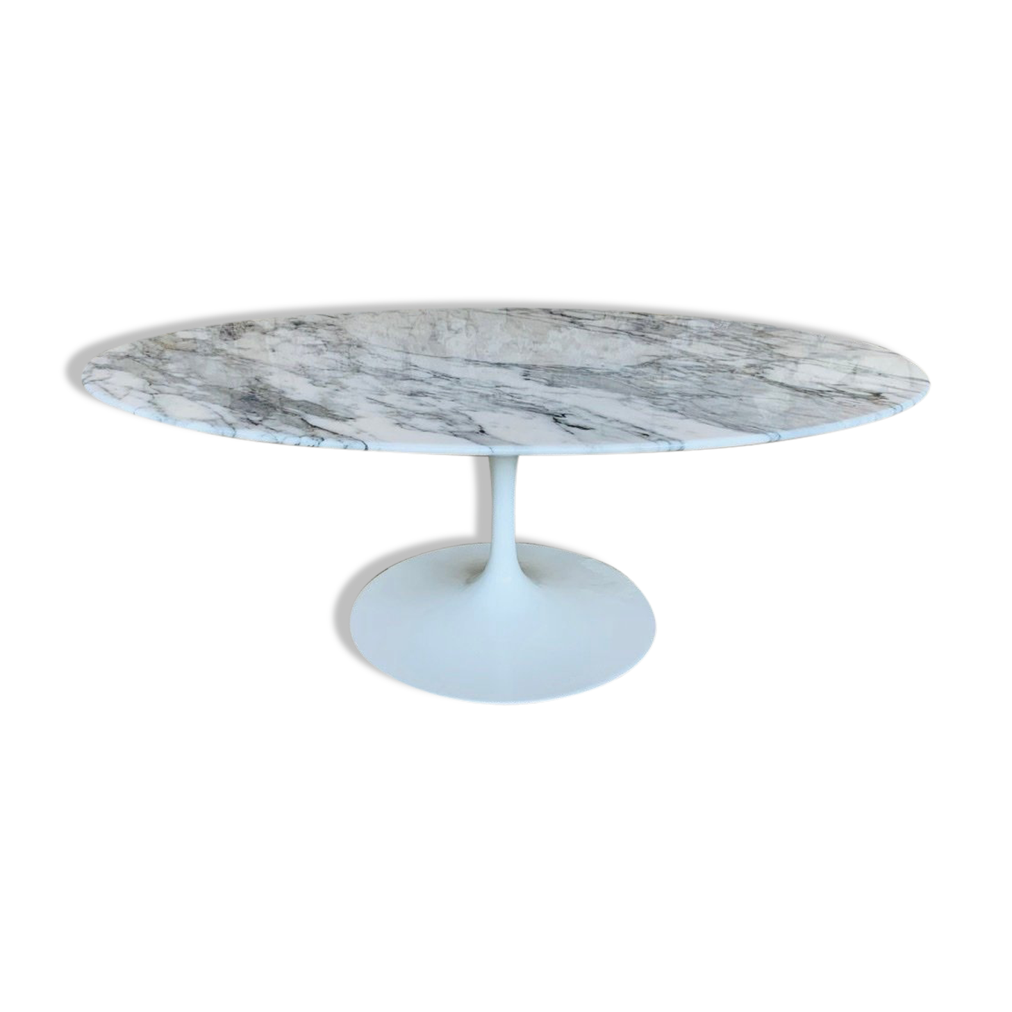 Eero Saarinen coffee table, oval, "Tulip" by Knoll International, circa 70's