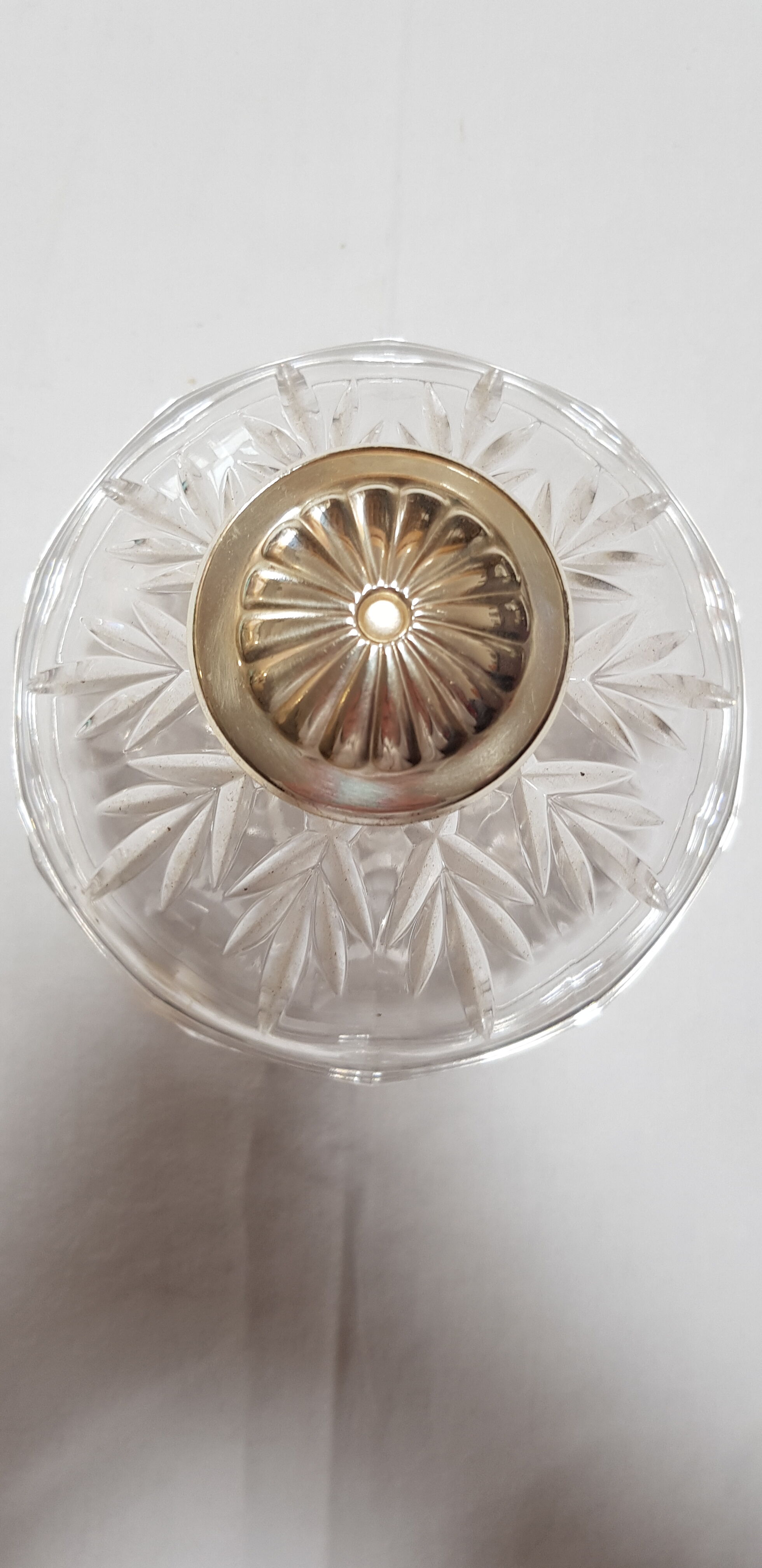 Crystal pot