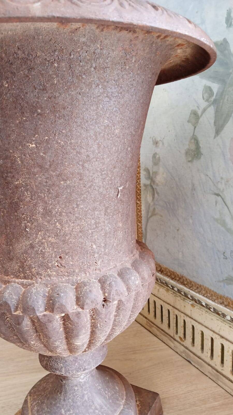 Vase Médicis en Fonte, 46 cm X 33 cm.