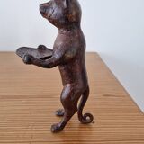 Bronze cat empty pockets