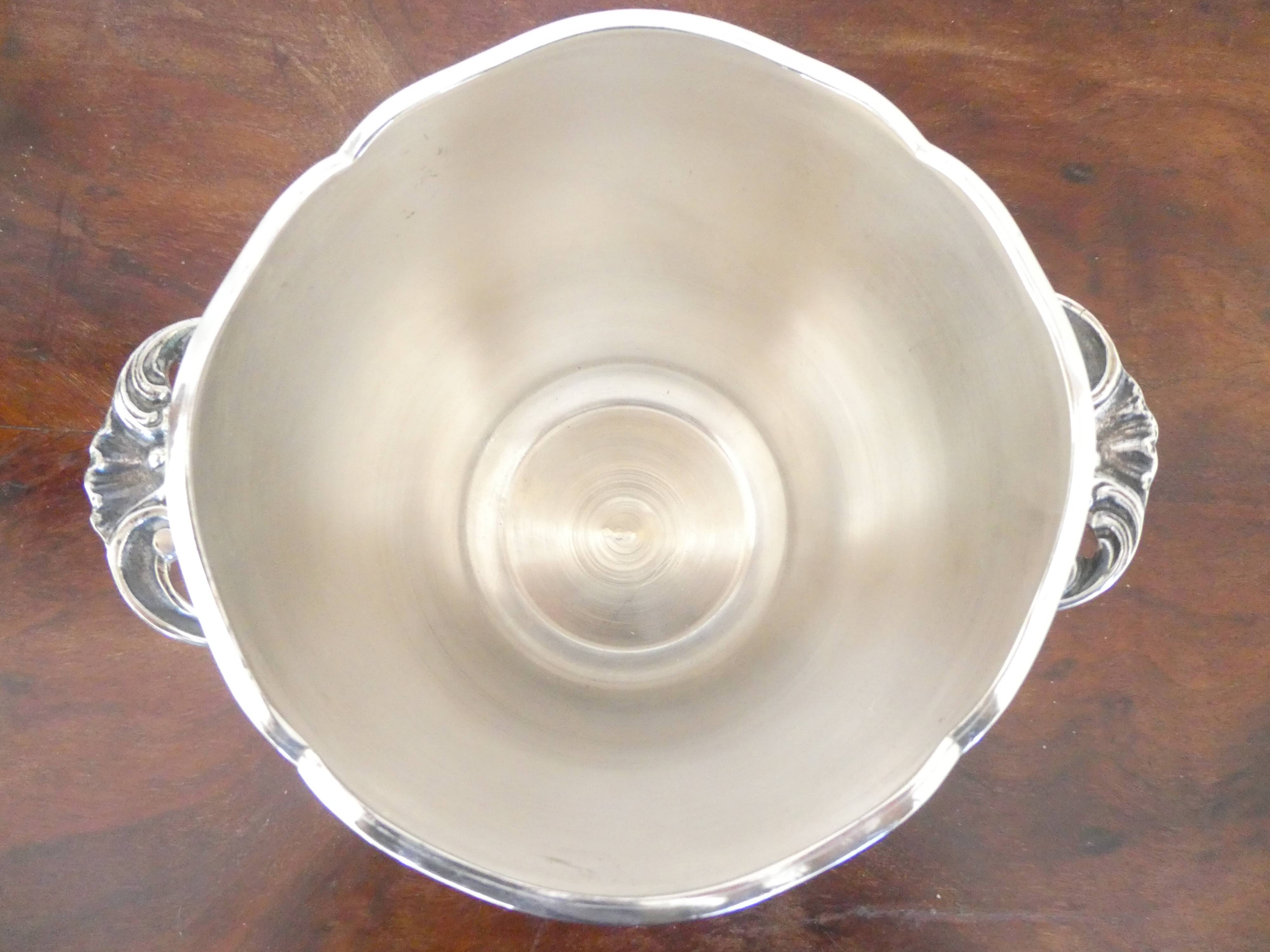 Louis XV style silver-plated metal ice/ice cube bucket