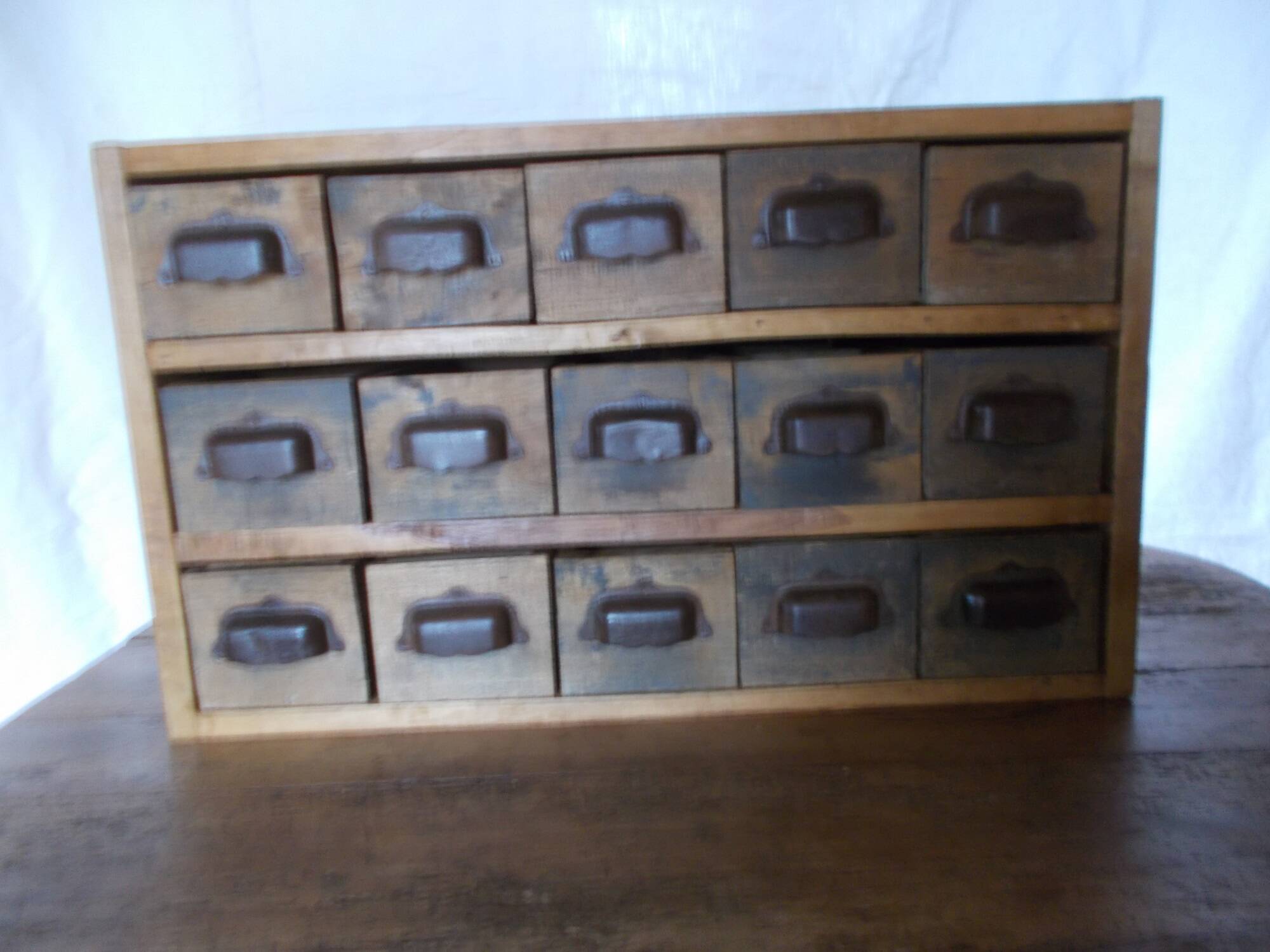 Small workshop cabinet with drawers