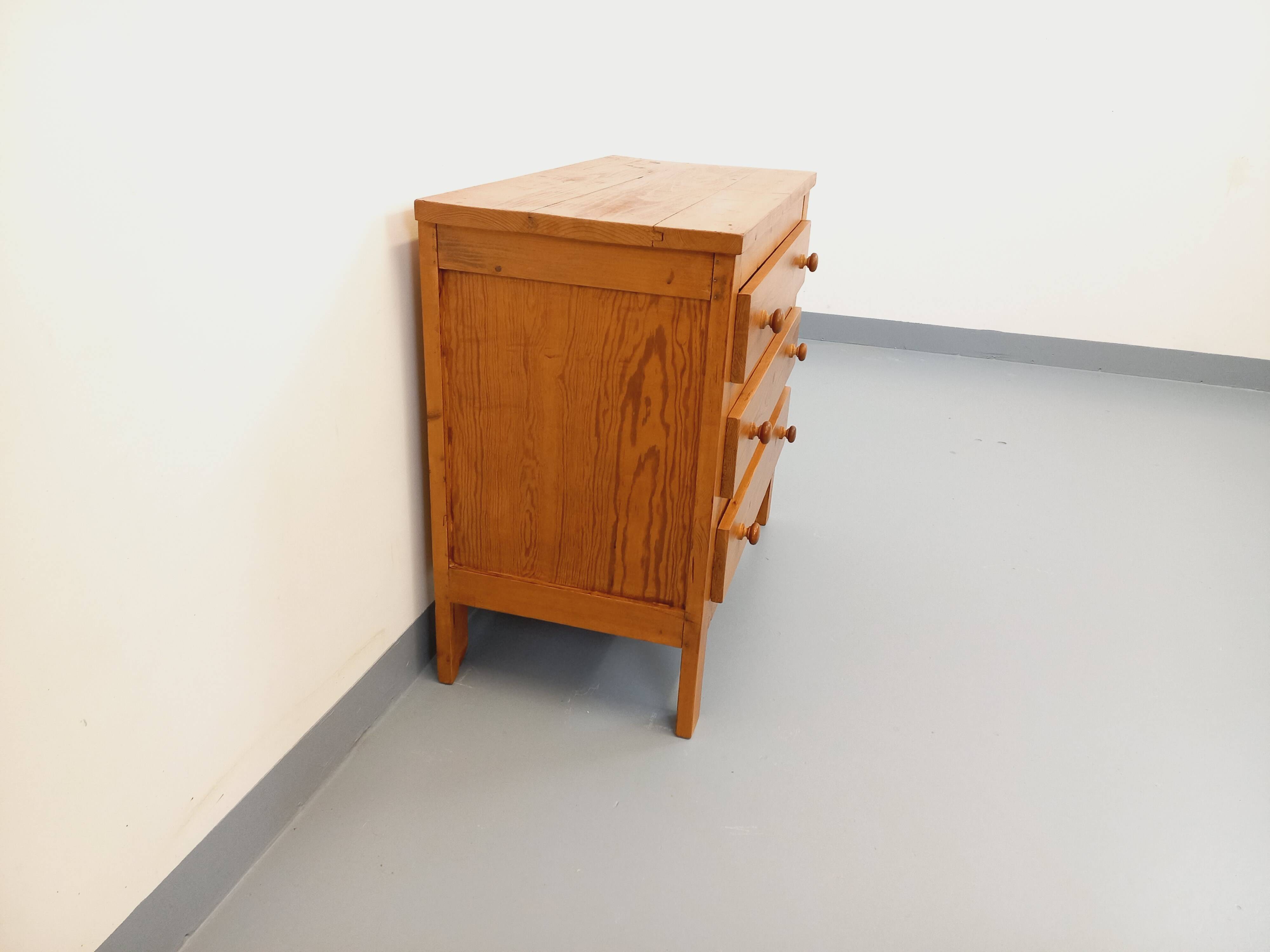 Vintage pine chest of drawers from the 70s and 80s.