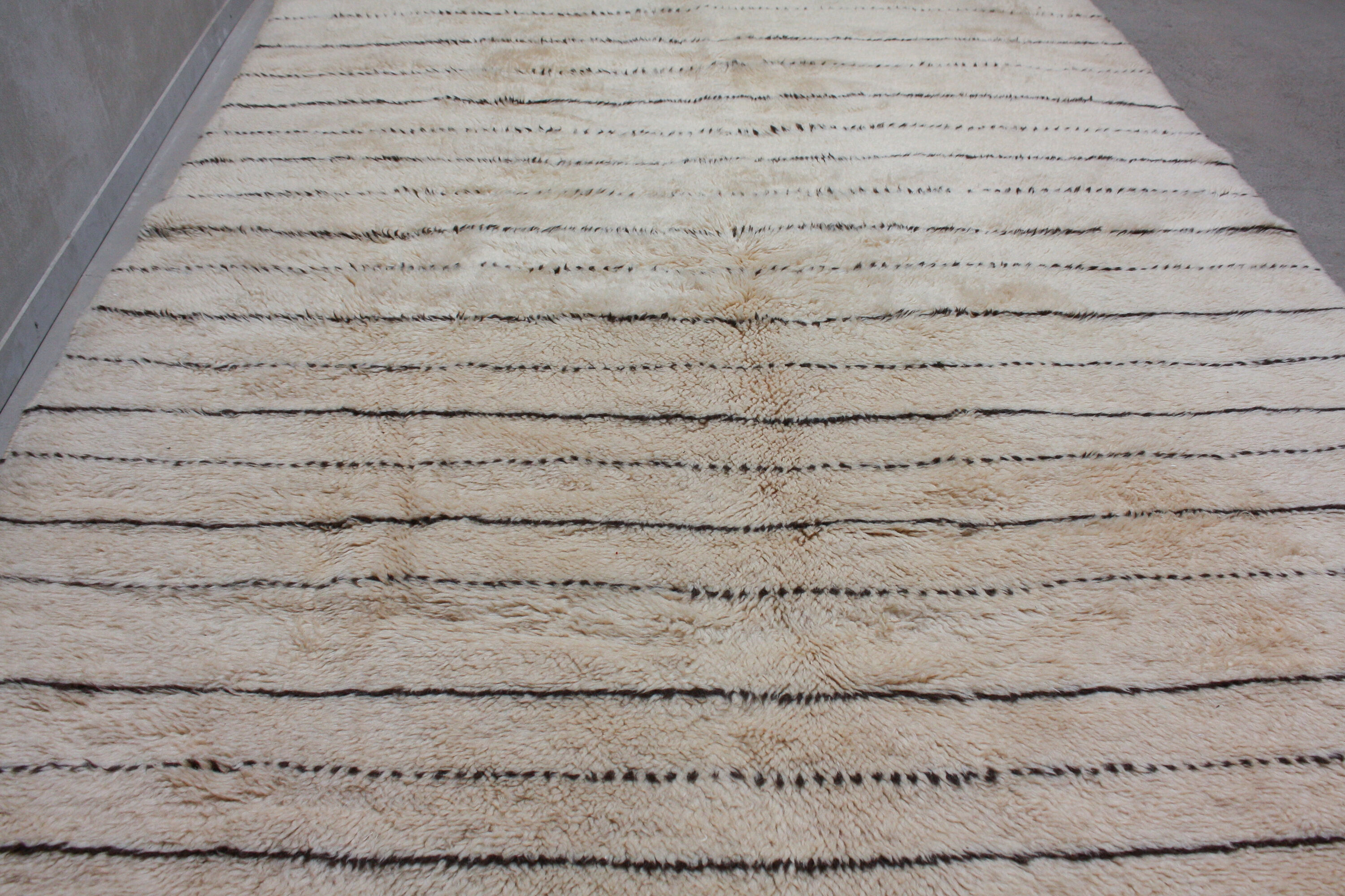 Moroccan beni ourain woollen rug with stripes 180x270cm
