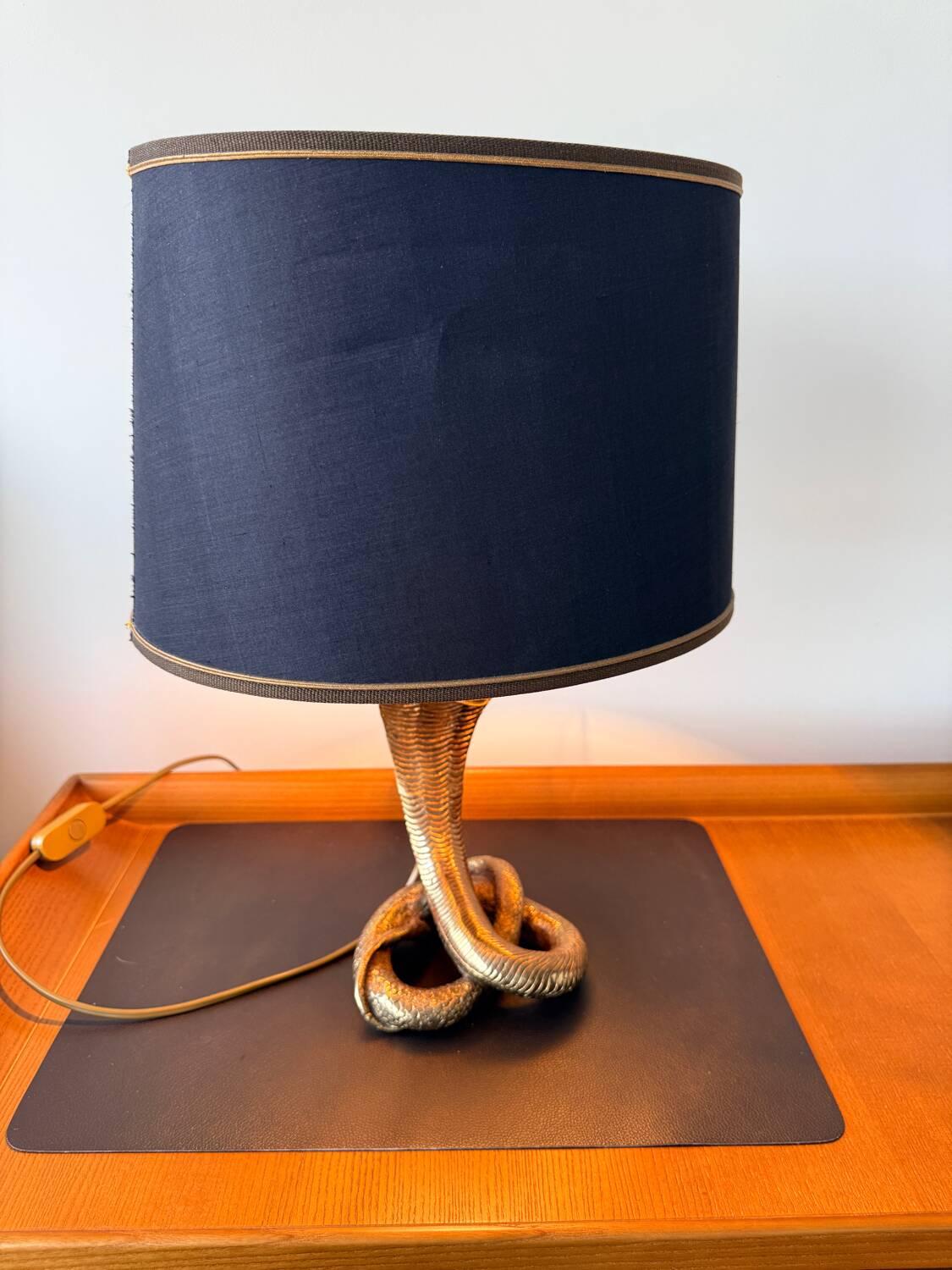 Cobra sculptural lamp in brass – Vintage French work, circa 19