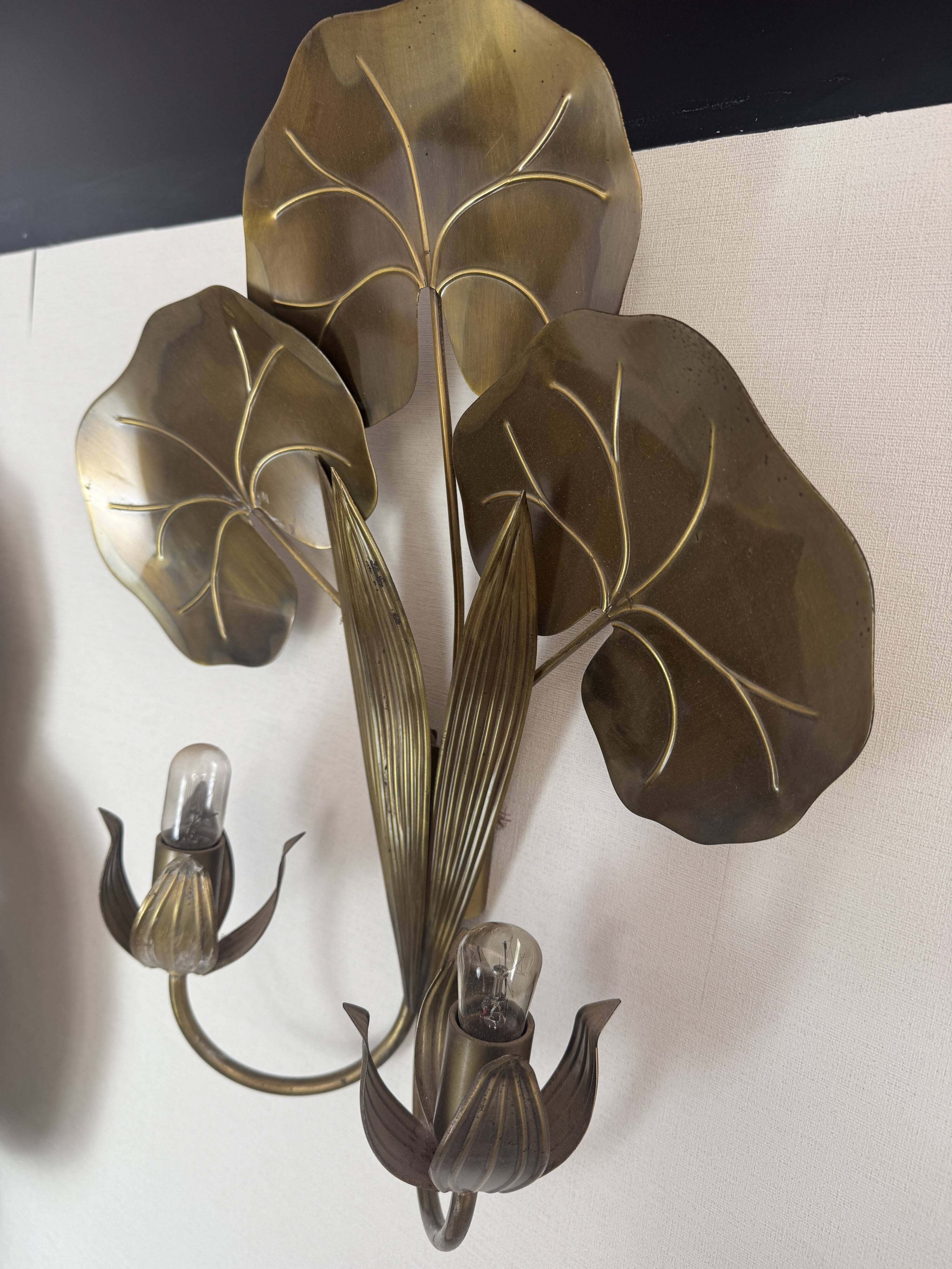Golden brass wall lamp water lily 2 lights Hollywood Regency — 1970s