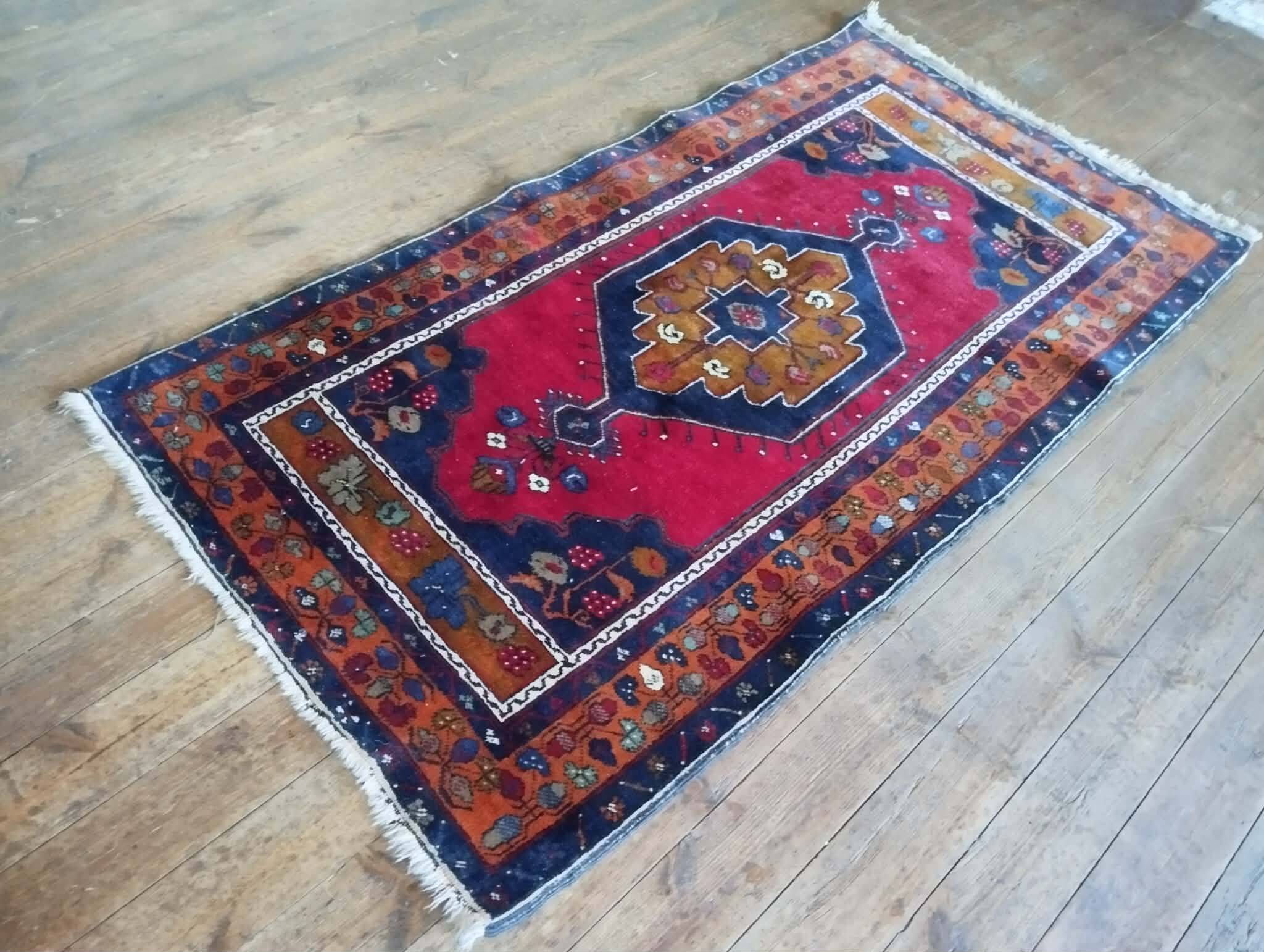 Handmade Anatolian carpet Yahyahli 187x100cm