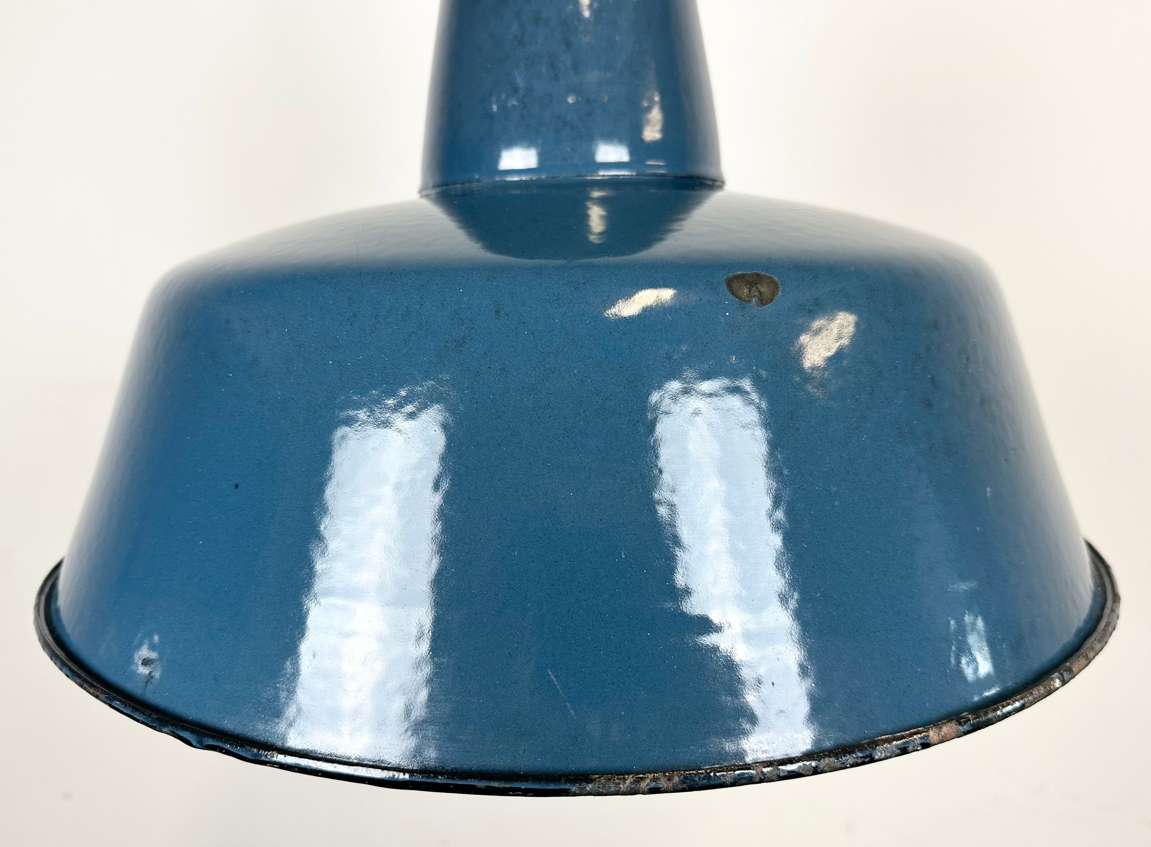 Suspension industrielle en émail bleu d’usine, années 1960