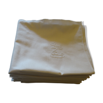 Pack of 12 monogrammed towels MD