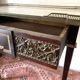 Table de salon , bureau style Louis XVI en bois, marbre et laiton