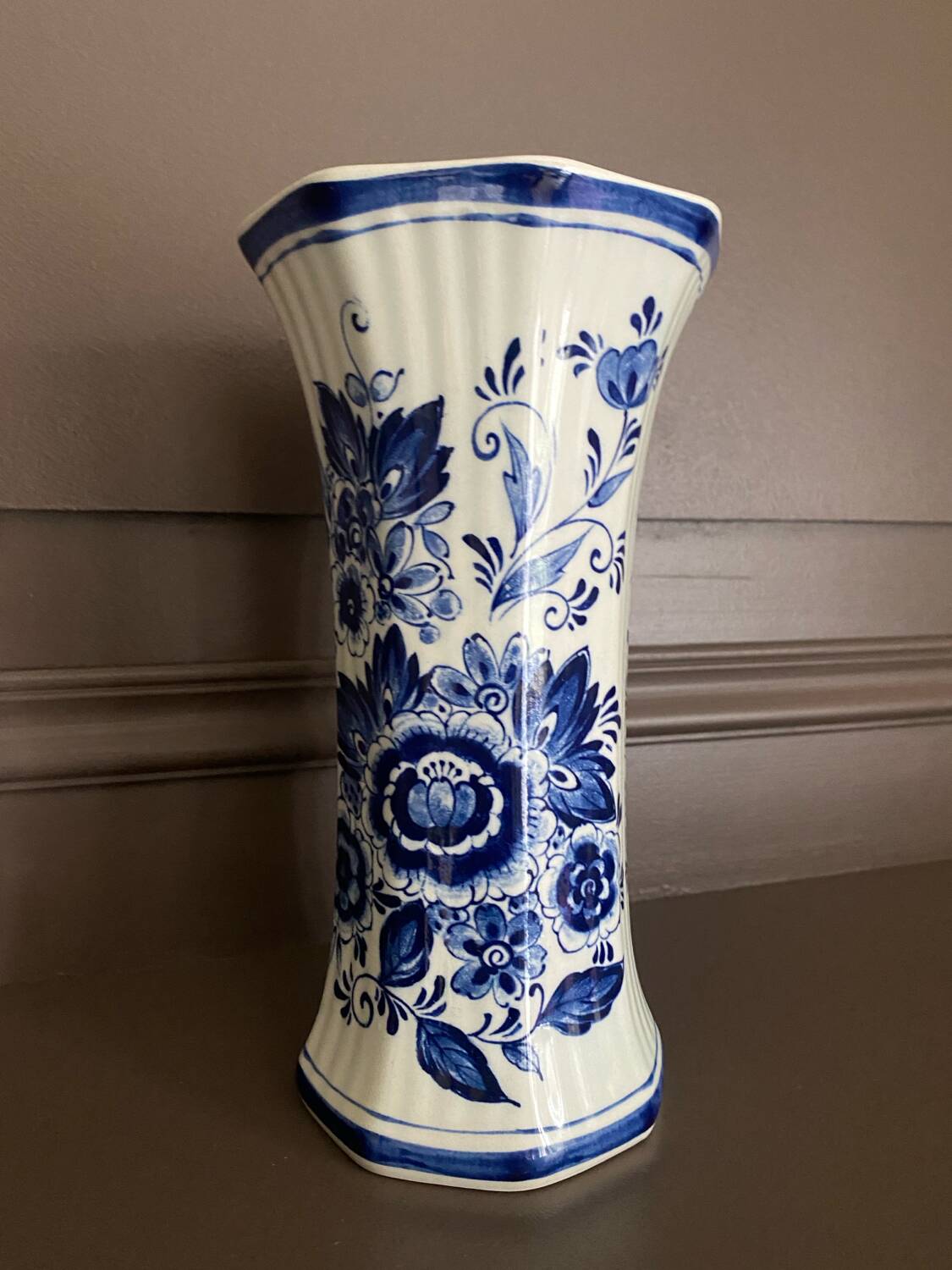 Vintage blue Delfts vase