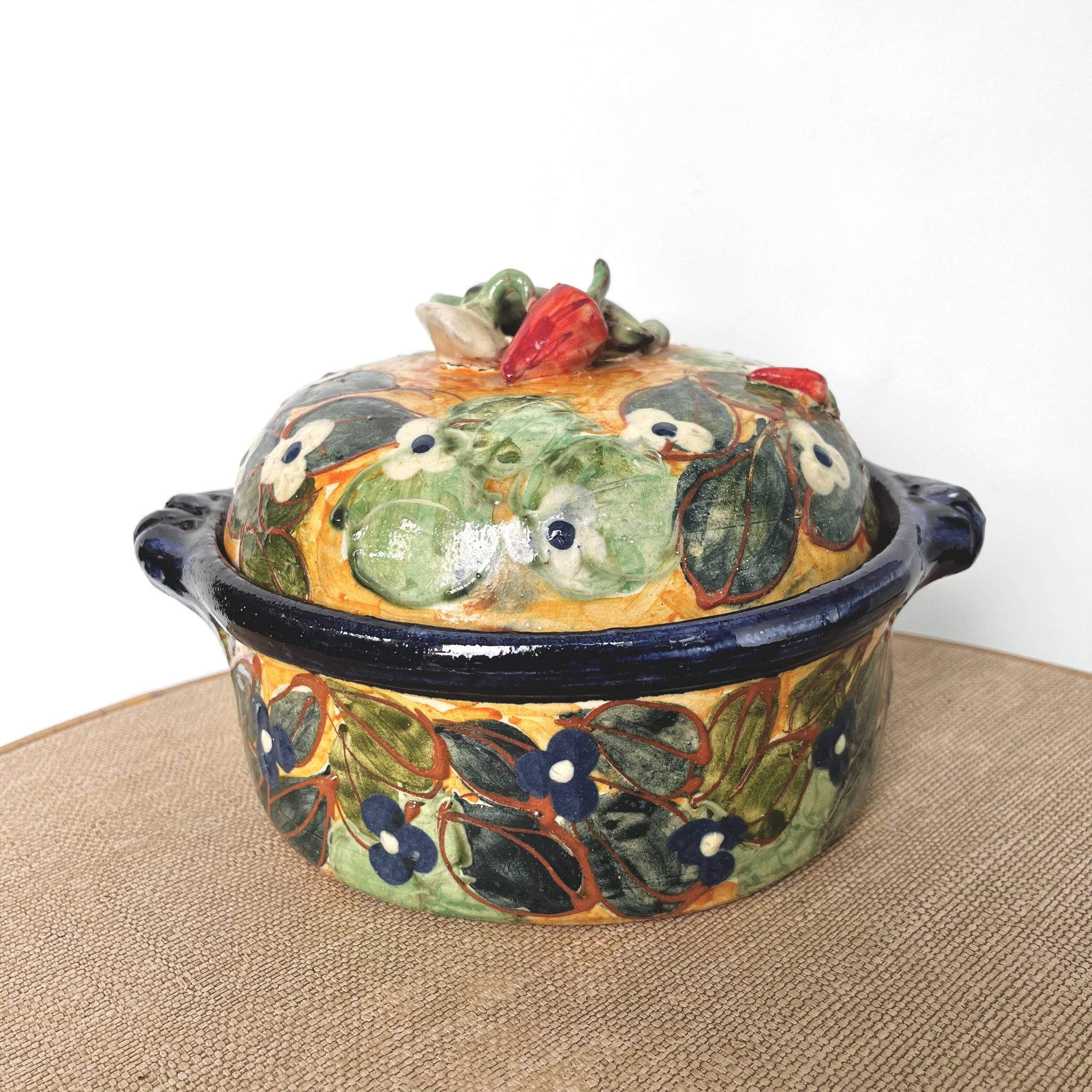 Soupière ancien légumier artisanal