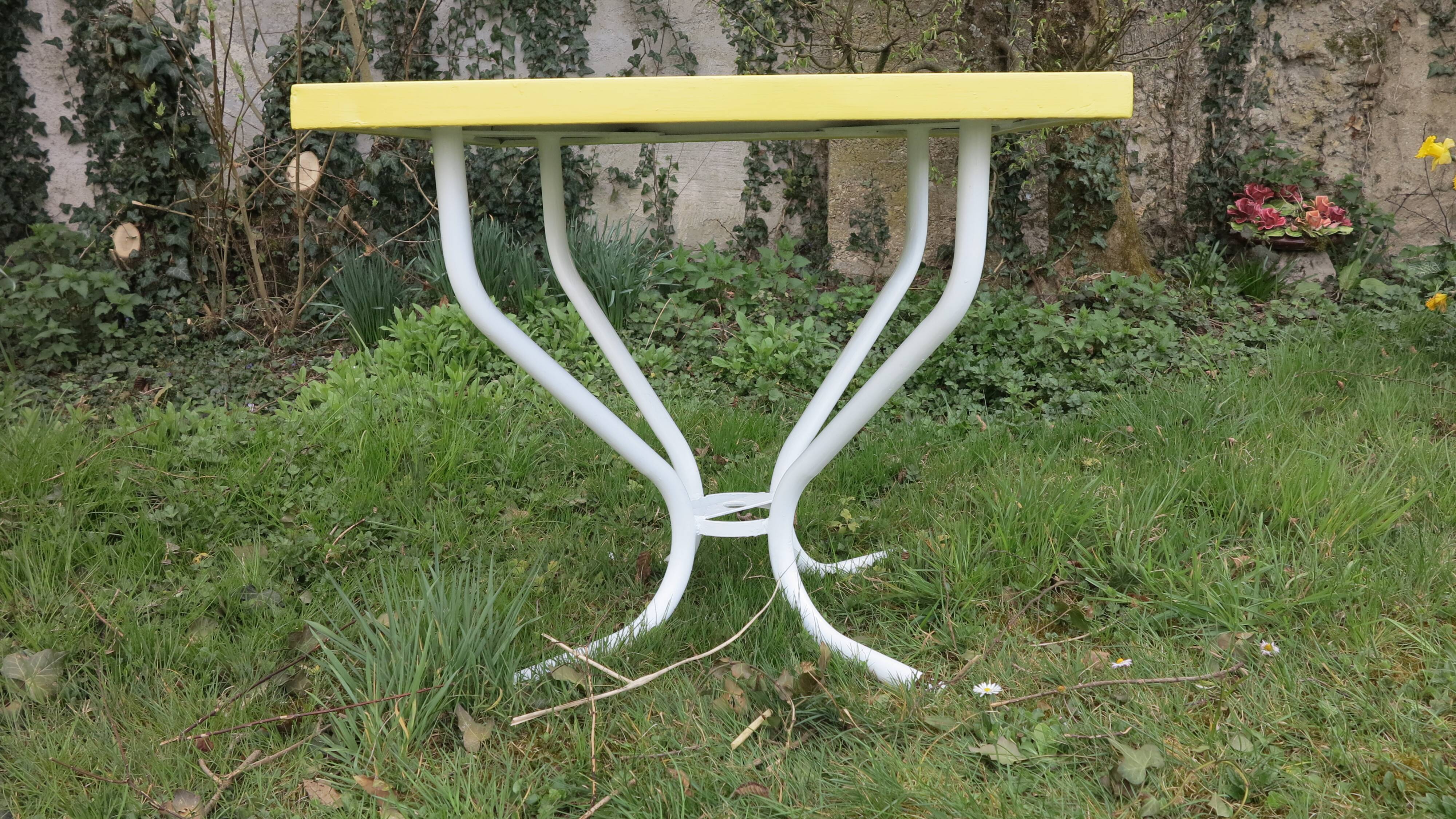 set of table and 4 chairs for garden or terrace in painted metal