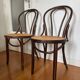 Paire de chaises bistrot en bois et cannage