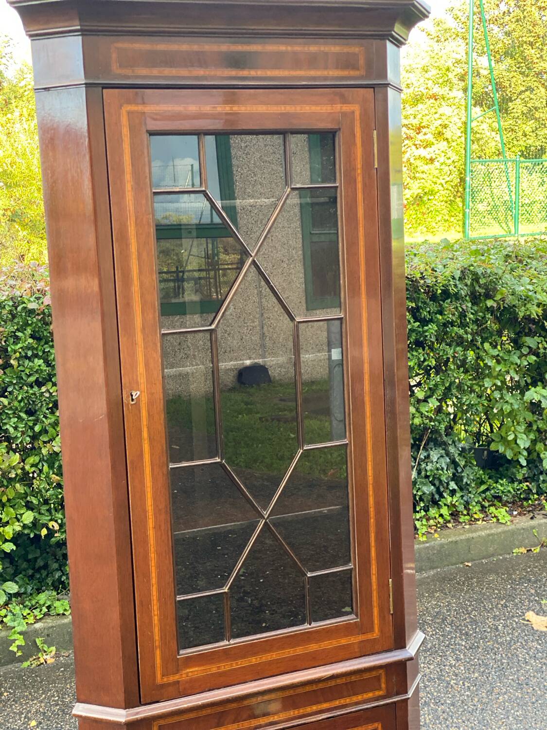 Victorian corner cabinet in solid wood and marquetry