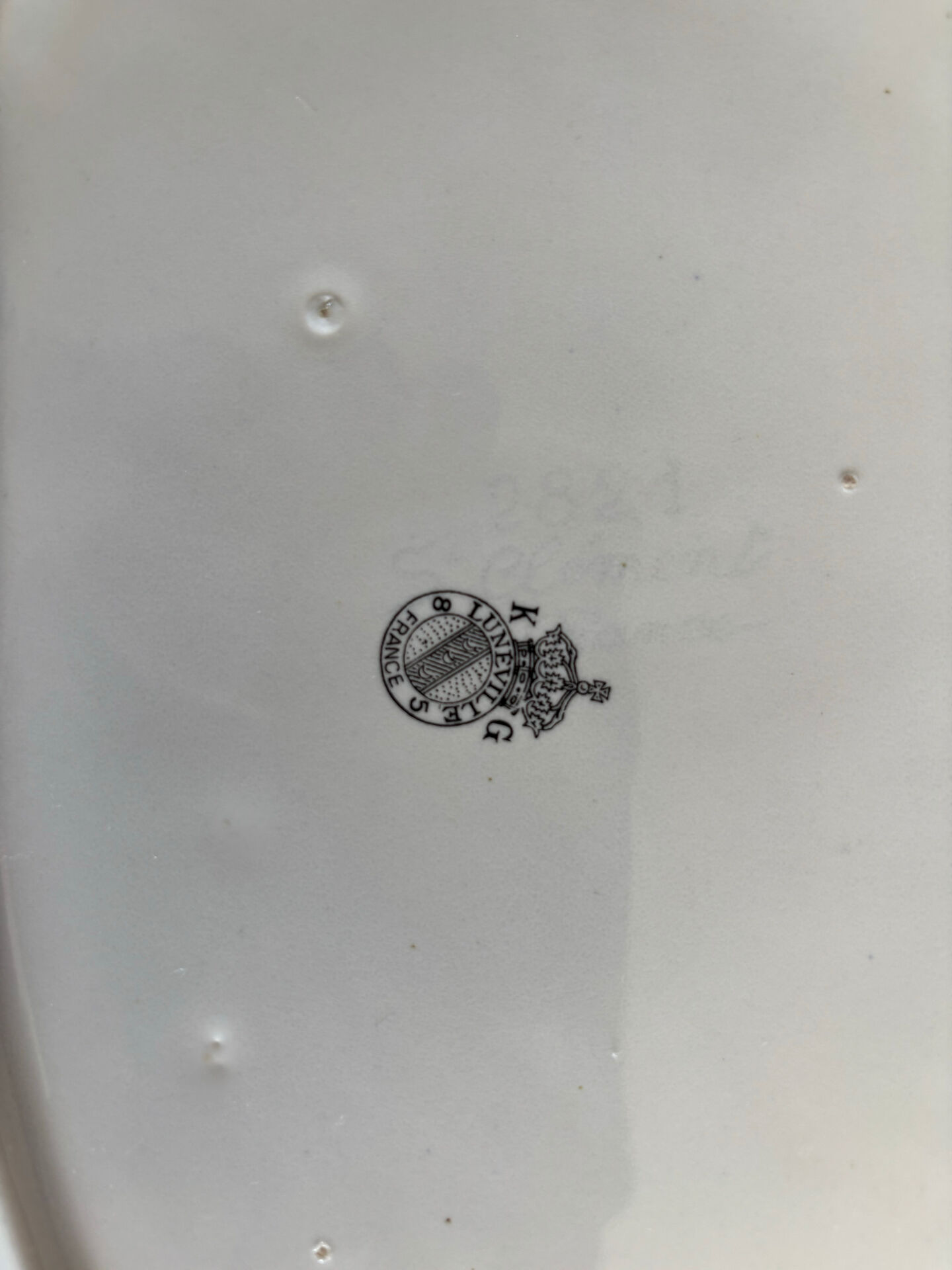 Oval porcelain plate
