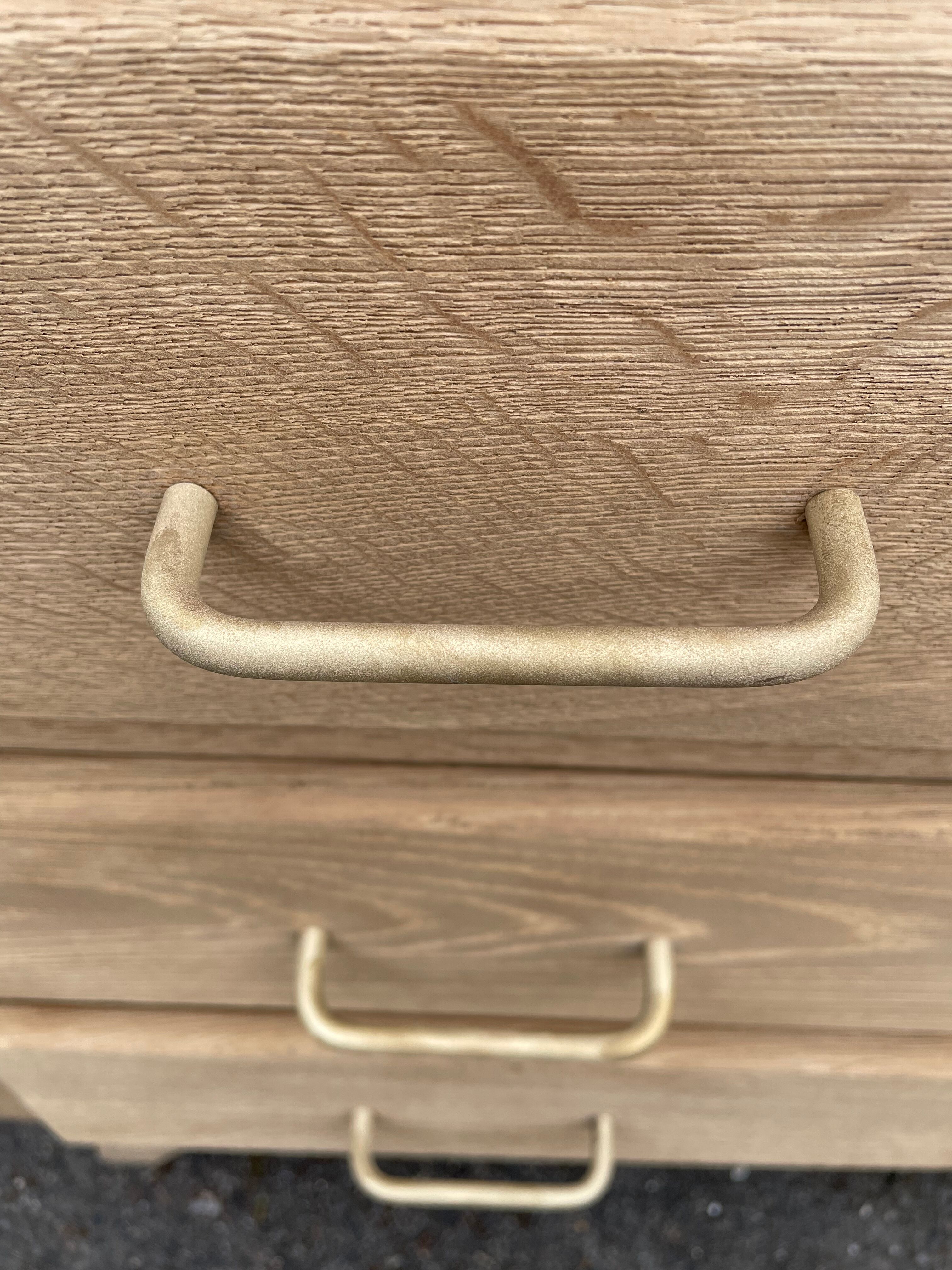Commode vintage à 4 tiroirs aérogommée