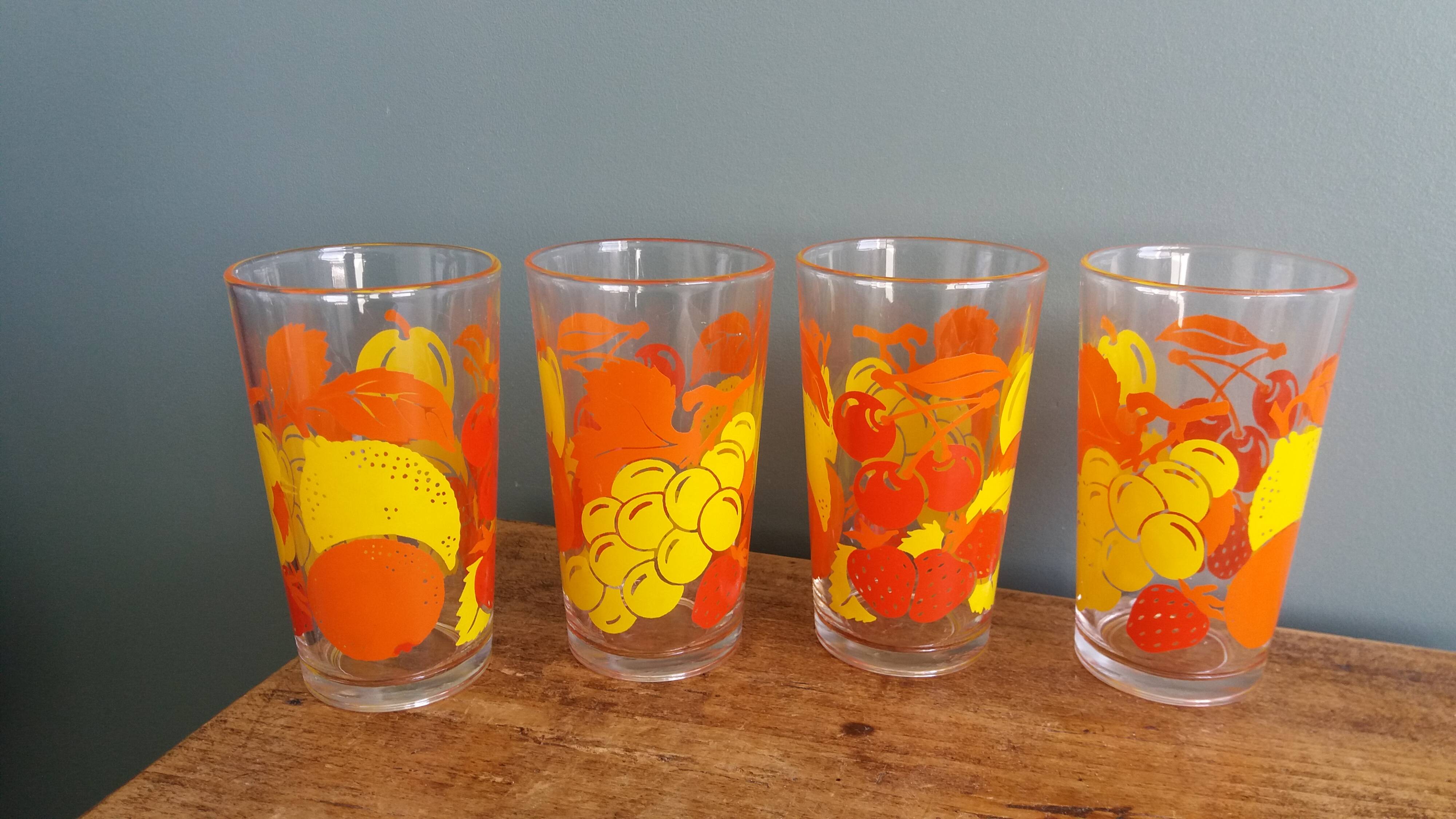 Verres vintage décorated with orange and yellow lemon fruits, Italy.
