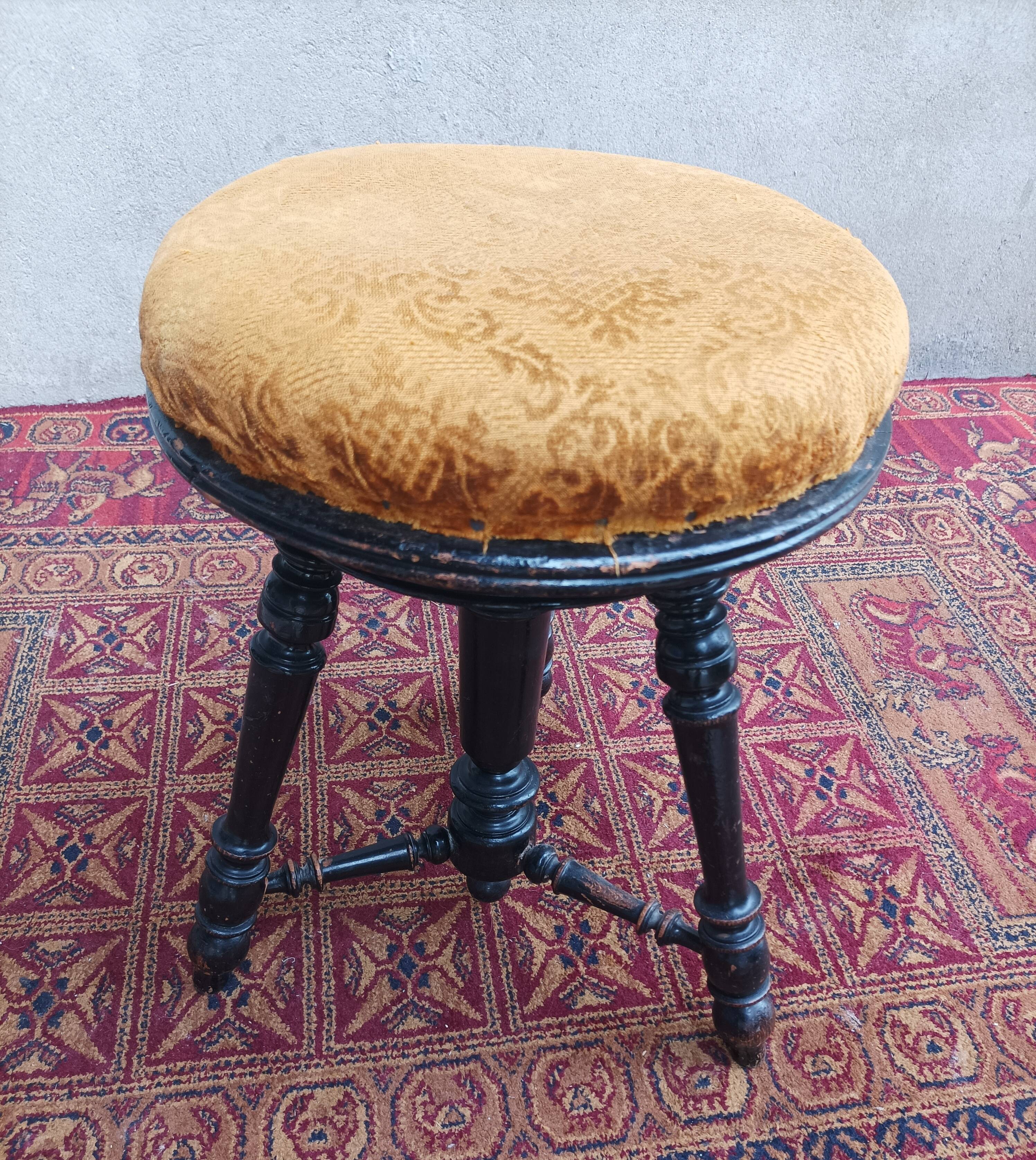 Napoleon III piano stool