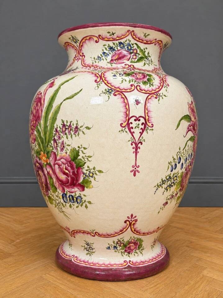 Roger Colas in Clamecy: Important vase in faience with a baluster shape.