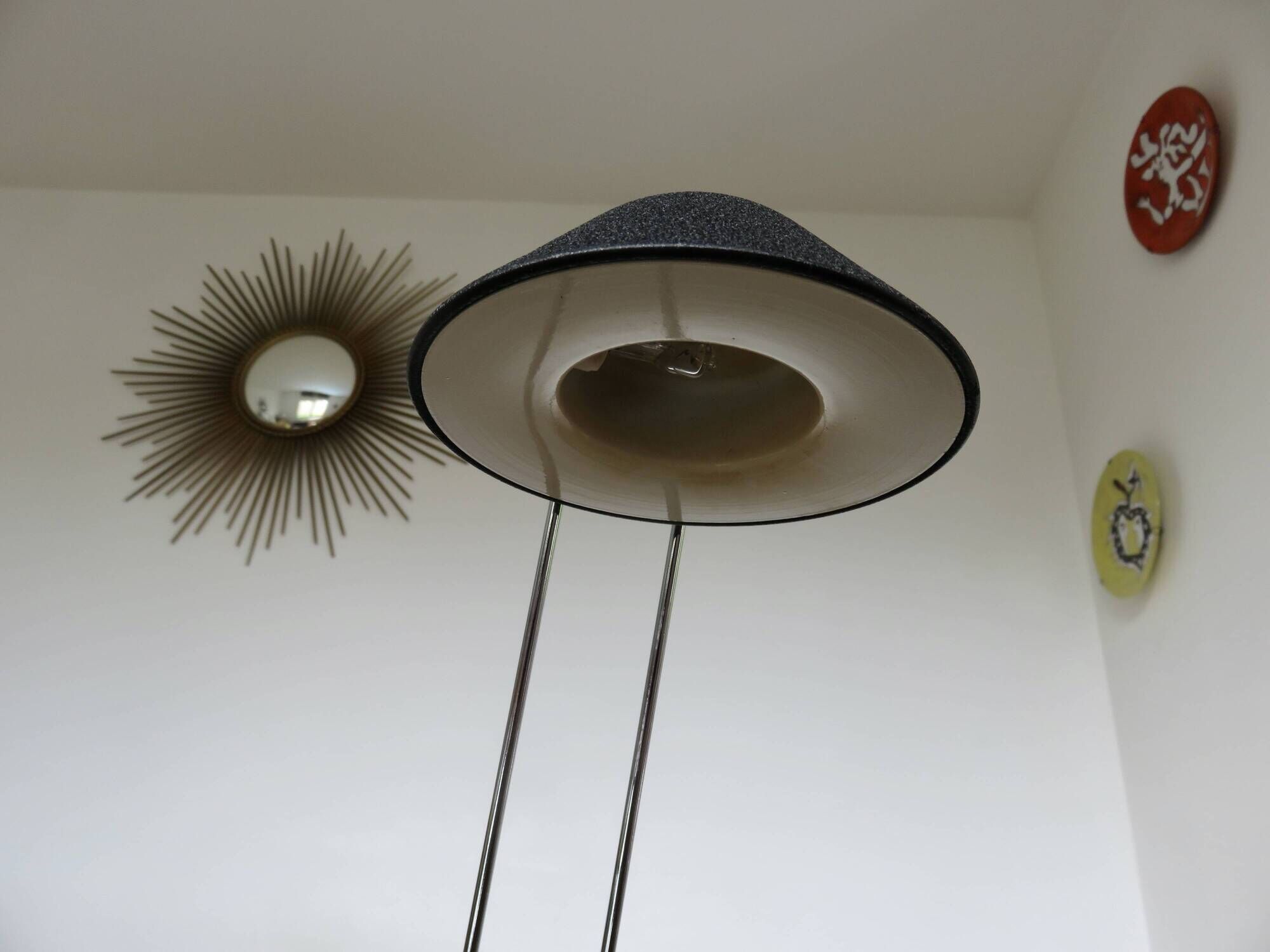 1980s lamp, Memphis style, chrome metal and granulated black paint.