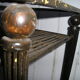 Table d'appoint en métal et plateau verre