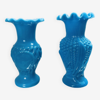 Paire de vases en opaline bleue