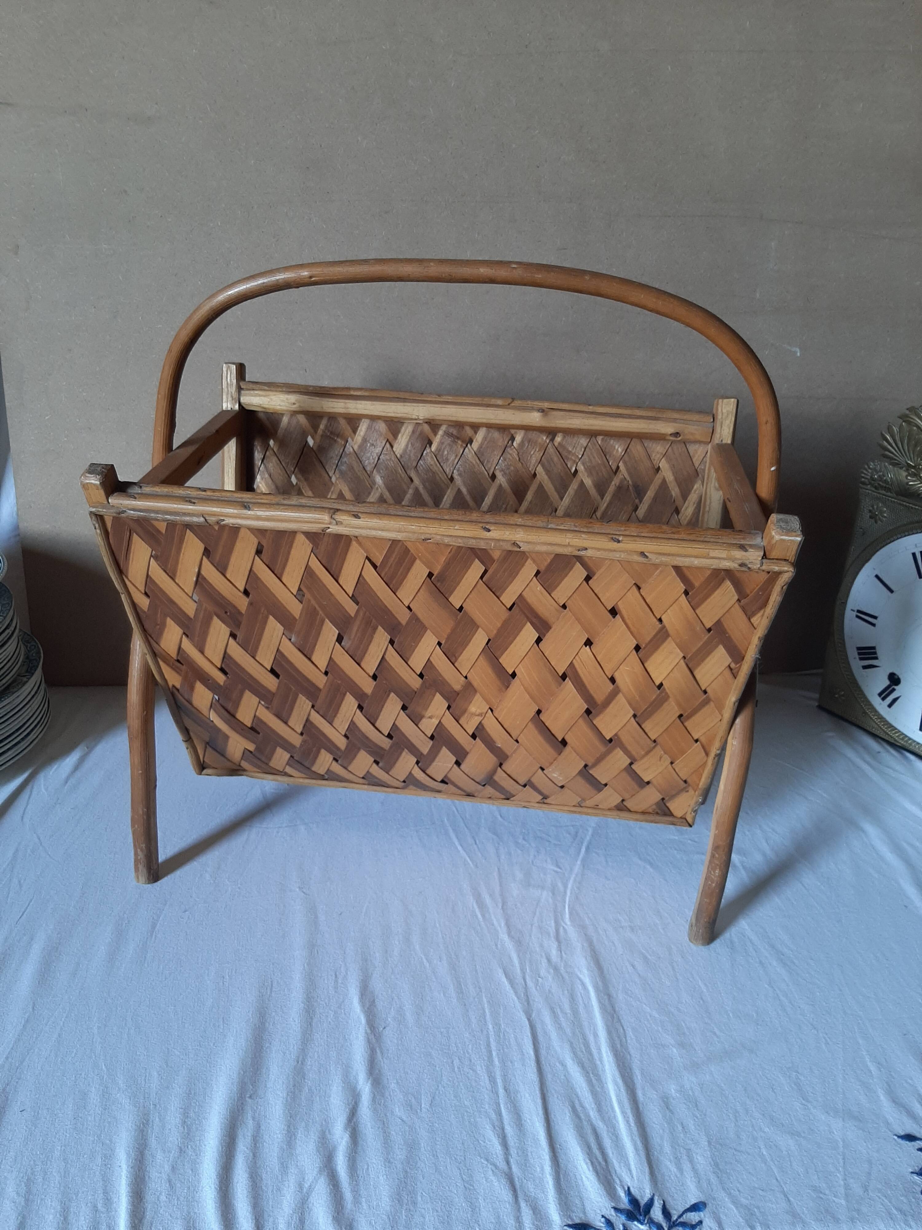 Porte revue vintage en chataignier