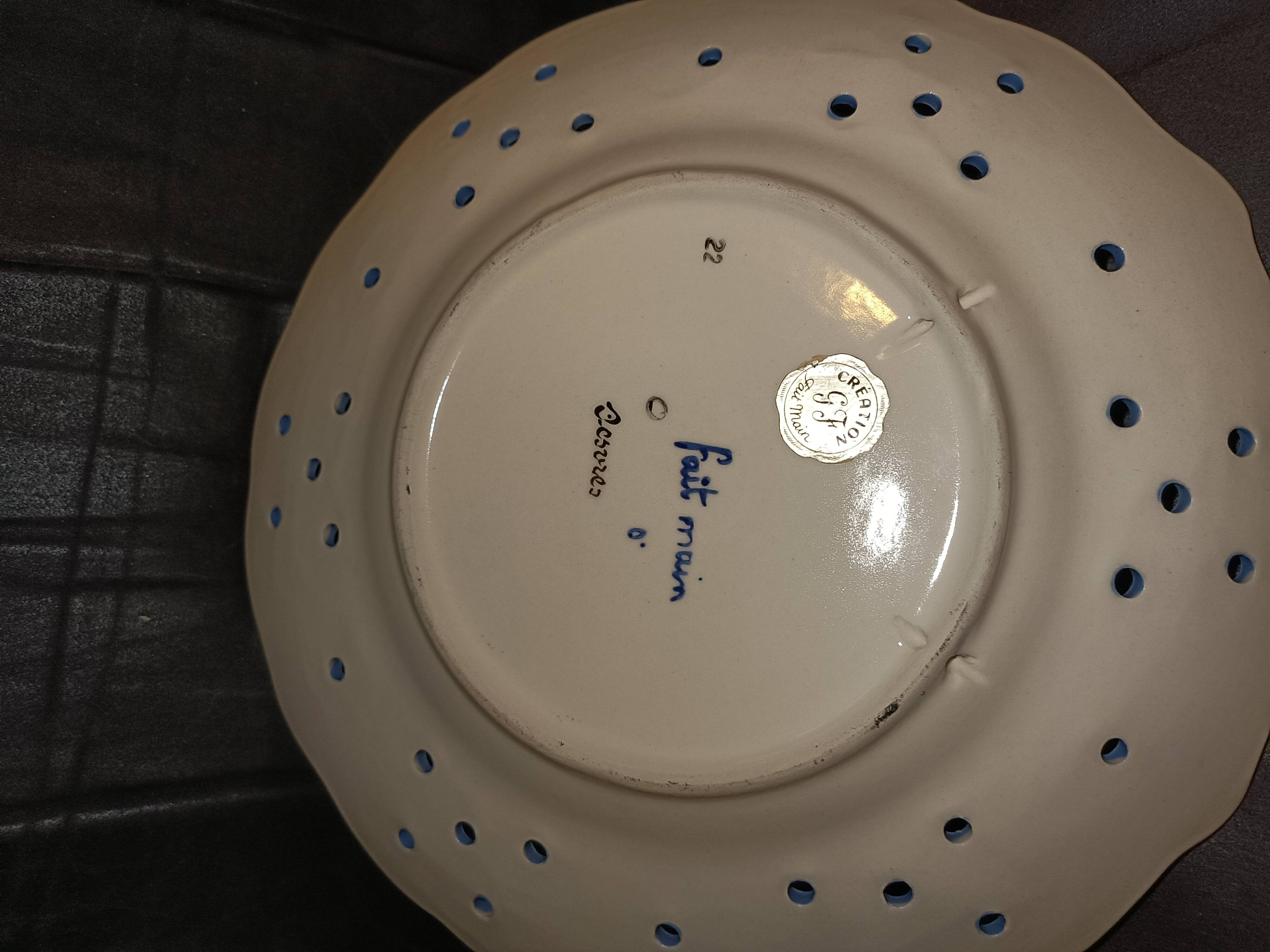 Assiette en faïence de Desvres