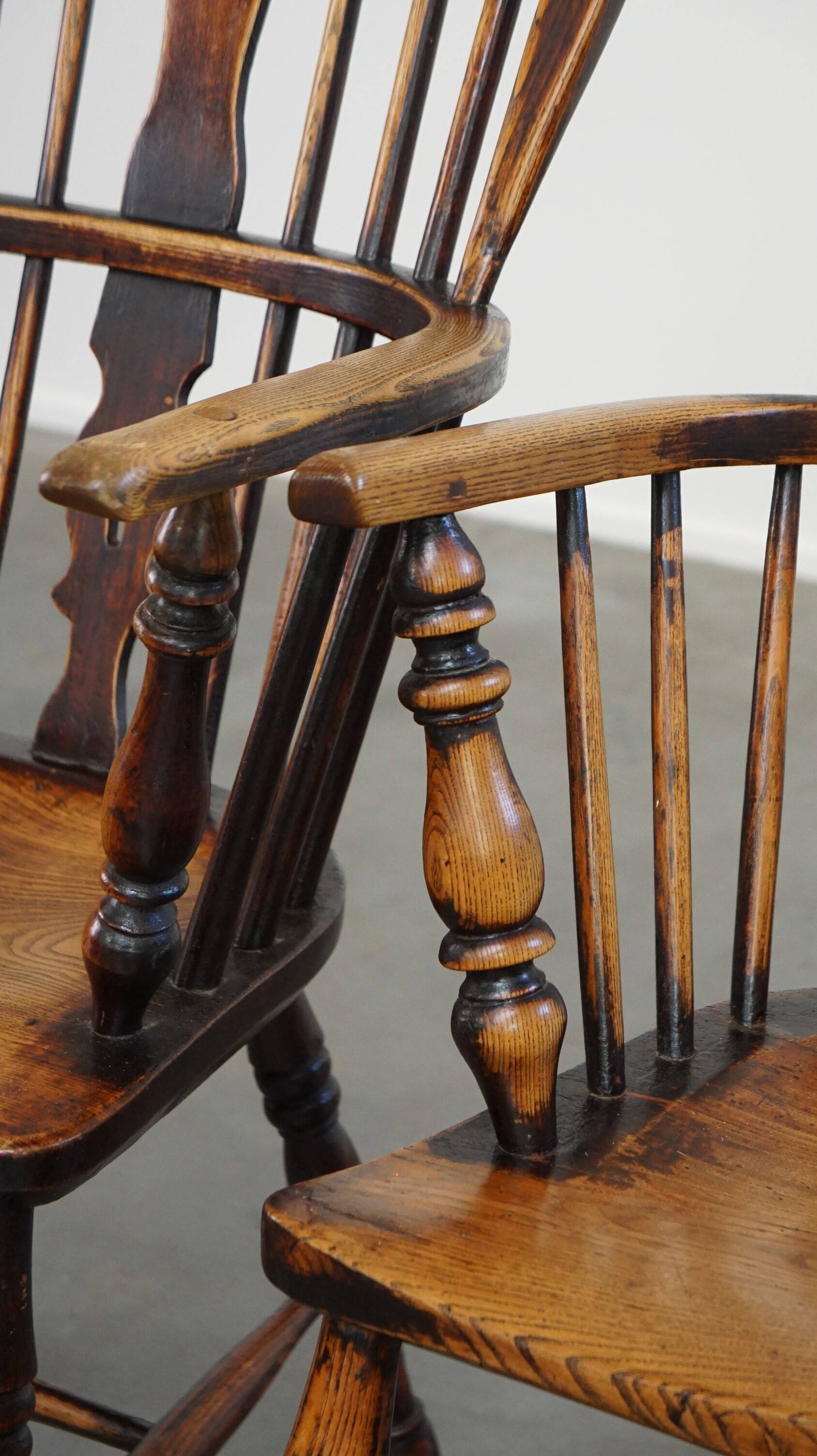 Set of 2 antique English highback Windsor dining chairs