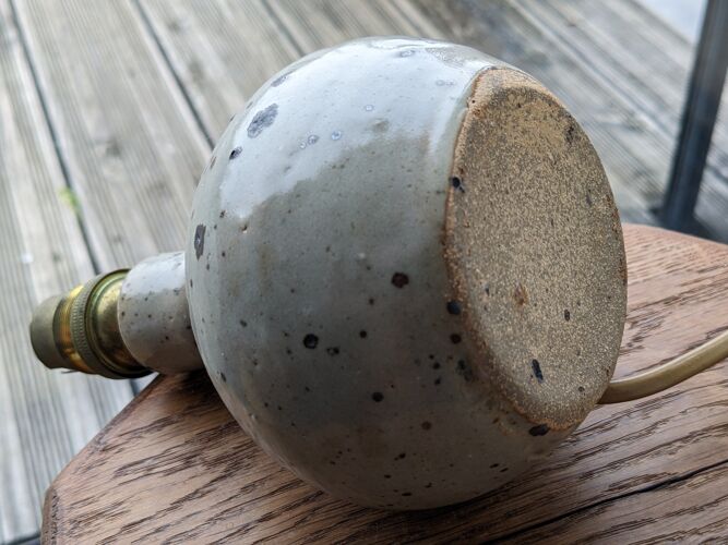 Lampe boule moderniste en grès pyrité de la borne par baudat