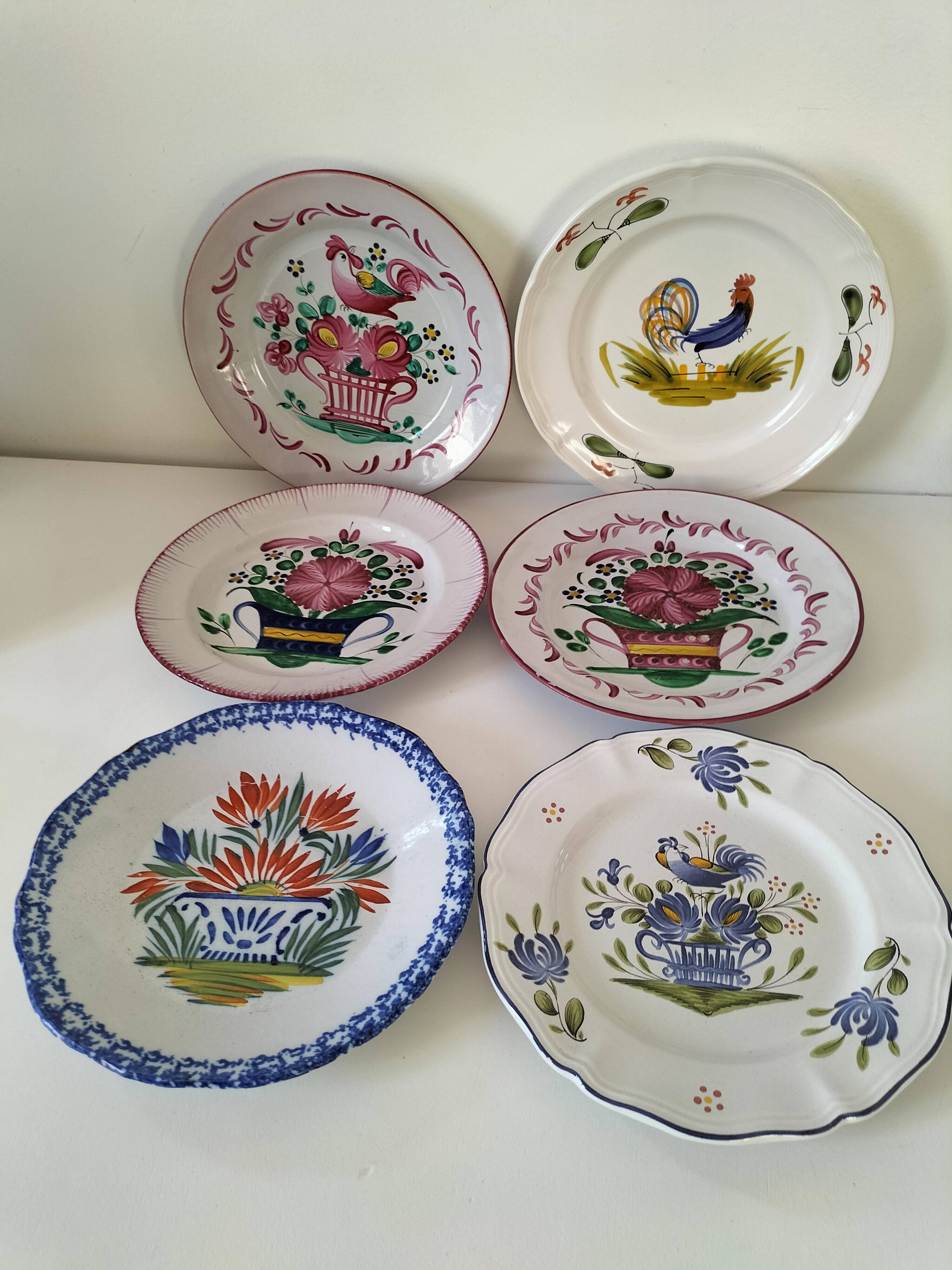Rooster plates & baskets, earthenware in the spirit of a French bistro.