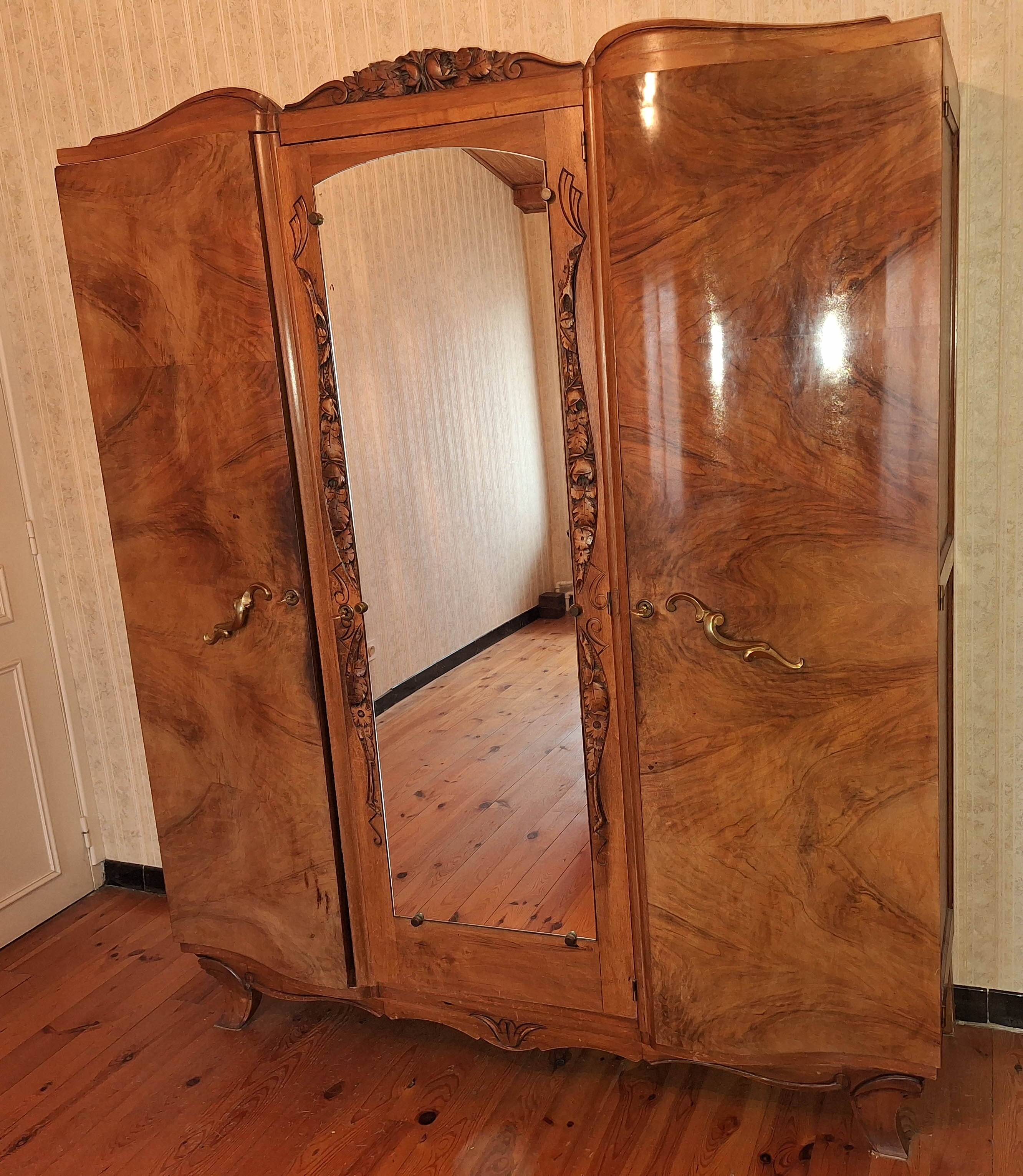 3-door wardrobe with walnut burl decoration