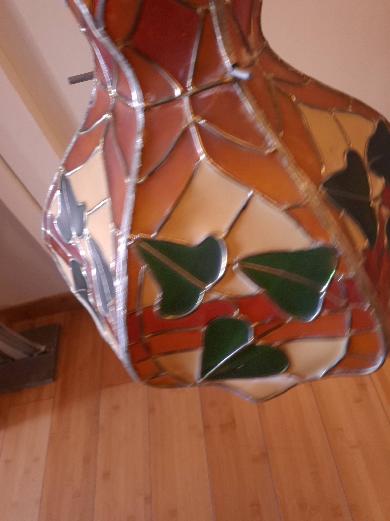 Tiffany-style stained glass pendant light